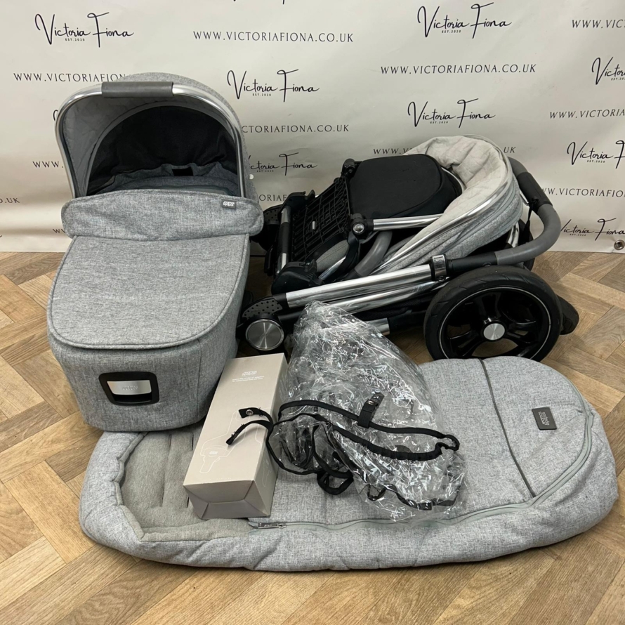 PRELOVED Mamas & Papas Ocarro Carrycot & Pushchair - Skyline Grey - Image 12