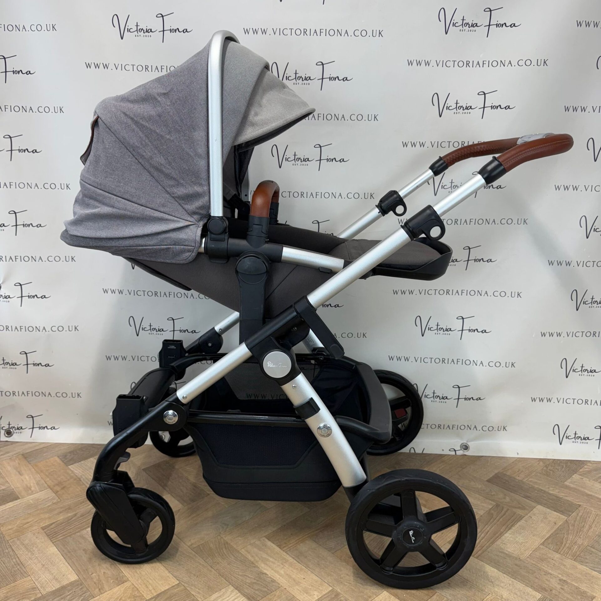 PRELOVED Silver Cross Wave Carrycot & DOUBLE Pushchair - Sable - Image 9