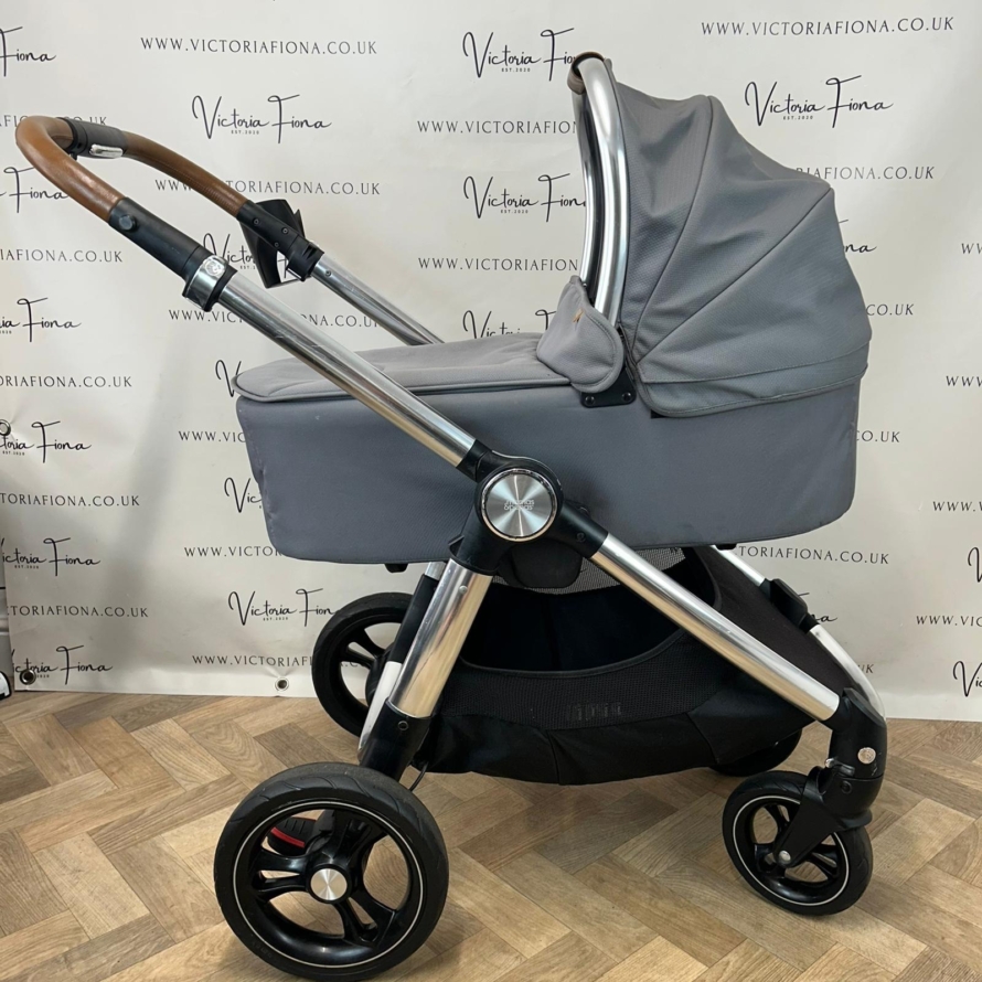 PRELOVED Mamas & Papas Ocarro Carrycot & Pushchair - Fossil Grey - Image 2