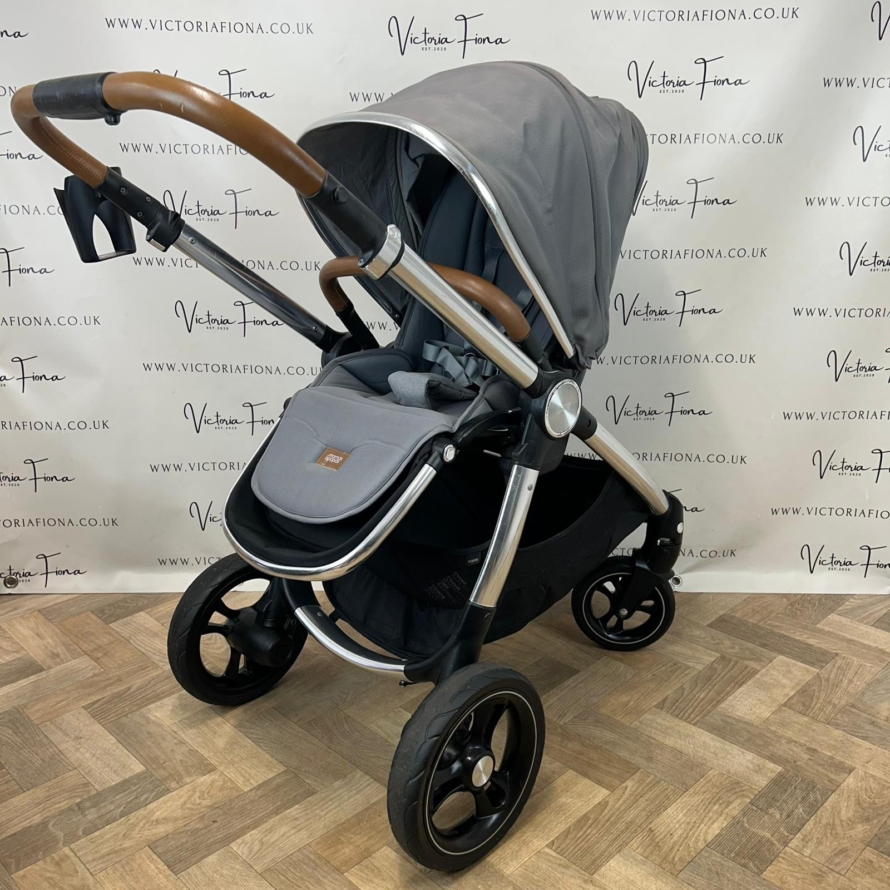 PRELOVED Mamas & Papas Ocarro Carrycot & Pushchair - Fossil Grey - Image 5