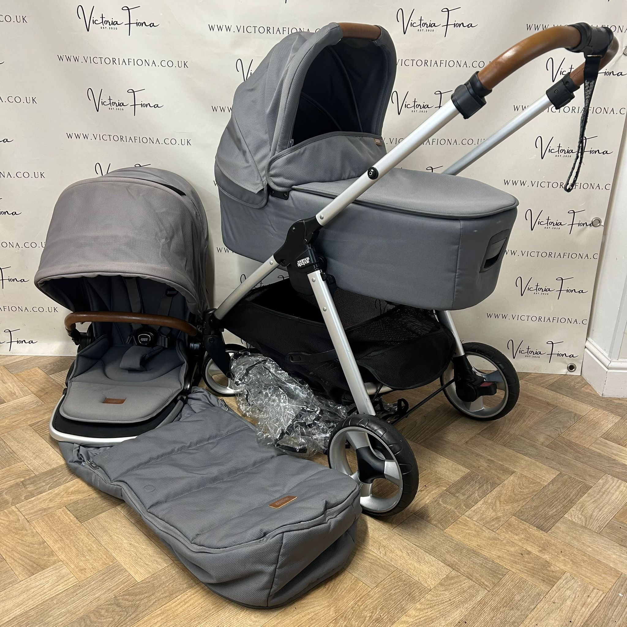 PRELOVED Mamas And Papas Flip xt2 Pushchair Travel System - Fossil Grey