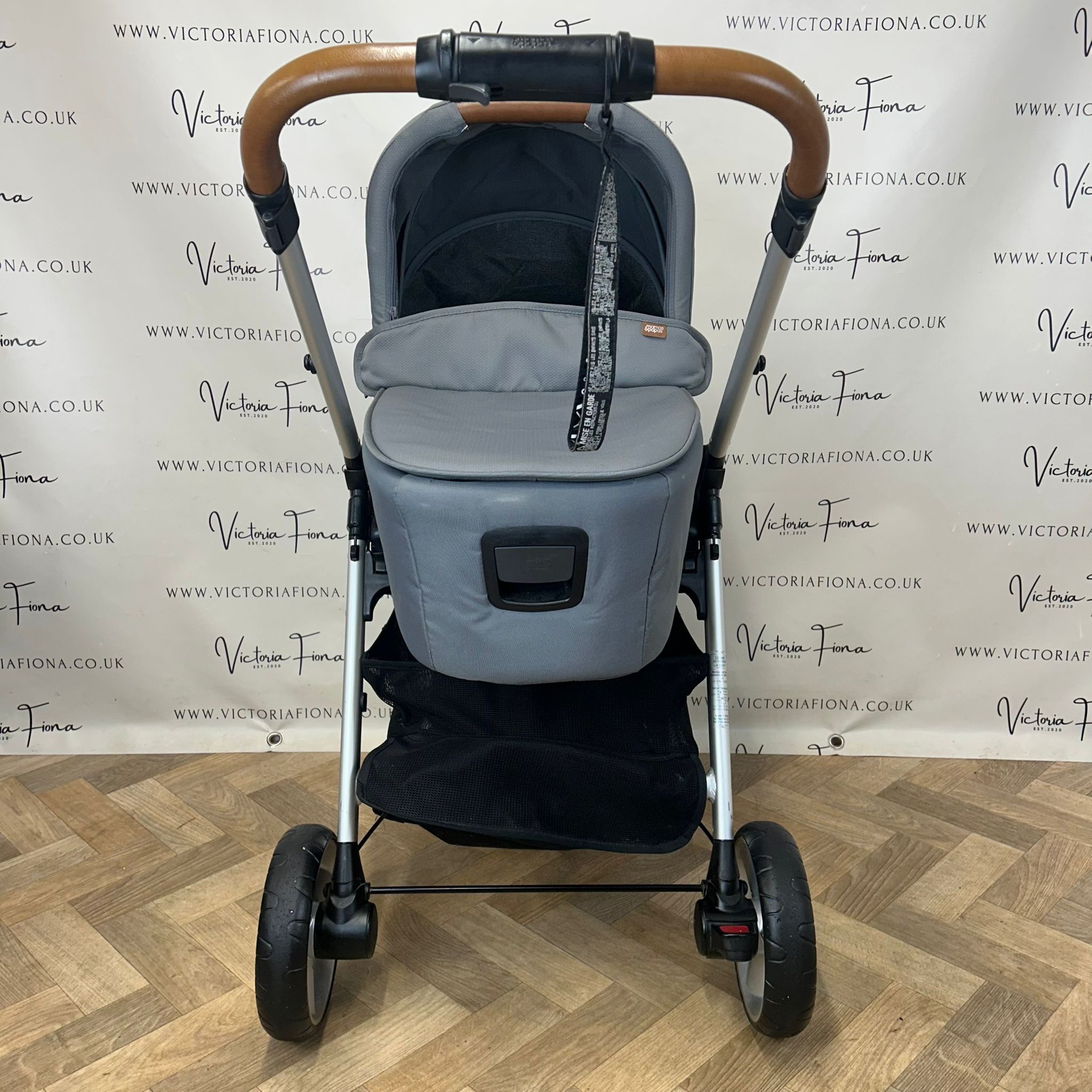 PRELOVED Mamas And Papas Flip xt2 Pushchair Travel System - Fossil Grey - Image 4