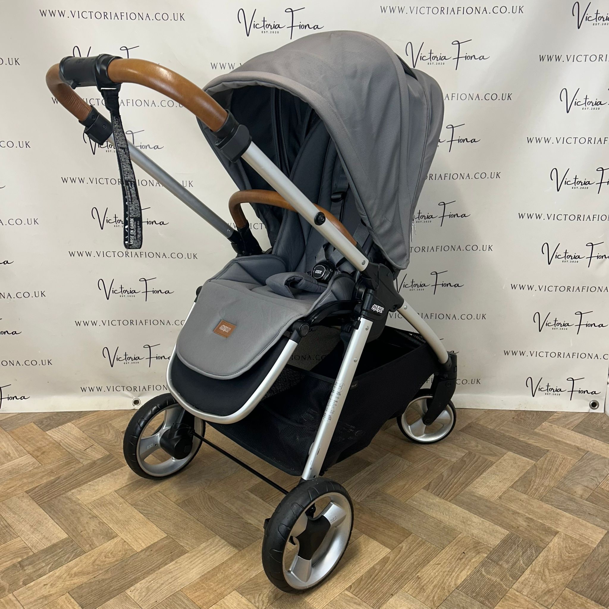 PRELOVED Mamas And Papas Flip xt2 Pushchair Travel System - Fossil Grey - Image 6