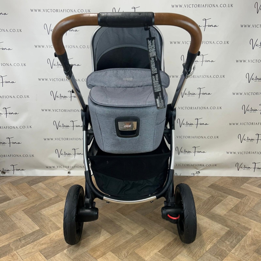 PRELOVED Mamas & Papas Ocarro Pushchair & Carrycot - Shadow Grey - Image 4