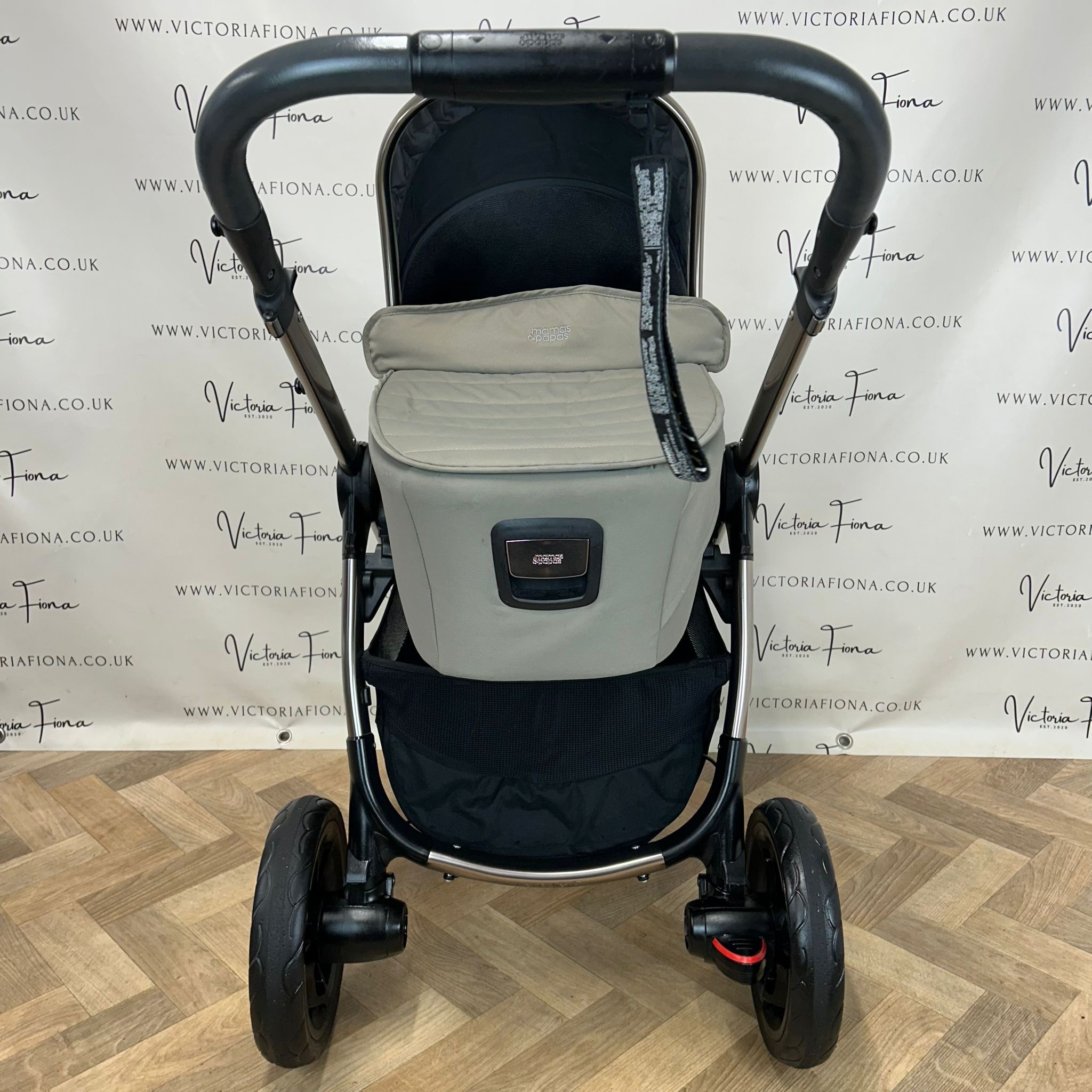 PRELOVED Mamas And Papas Ocarro Pushchair & Carrycot - Everest - Image 4