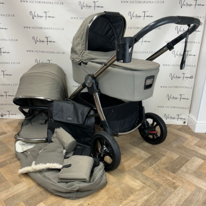 PRELOVED Mamas And Papas Ocarro Pushchair & Carrycot - Everest