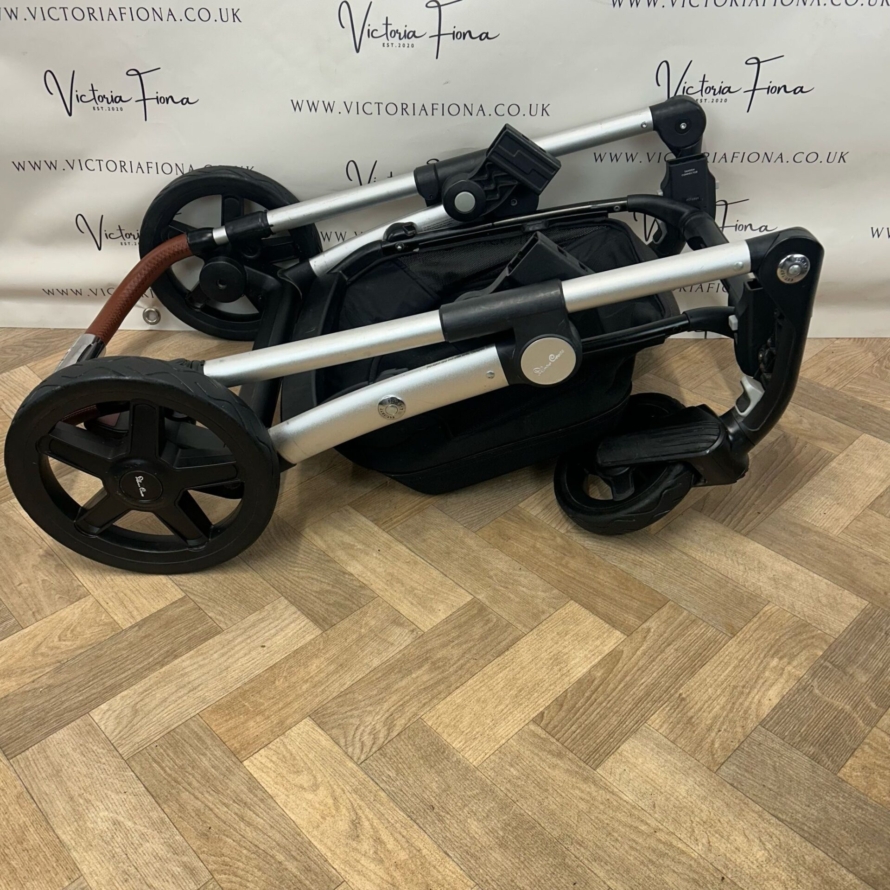 PRELOVED Silver Cross Wave Pushchair, Carrycot & Car Seat - Sable - Image 10