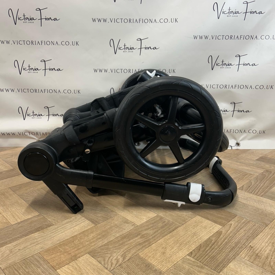 PRELOVED Bugaboo Donkey 5 - ALL BLACK 🖤 - Image 8