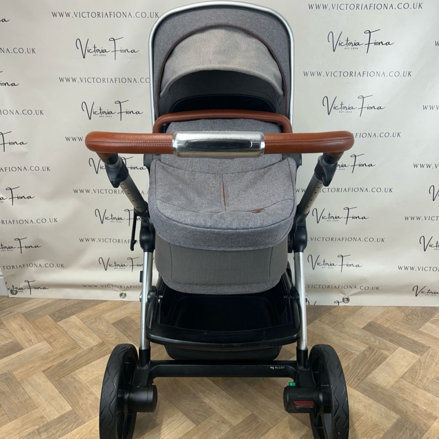 PRELOVED Silver Cross Wave Pushchair, Carrycot & Car Seat - Sable - Image 4