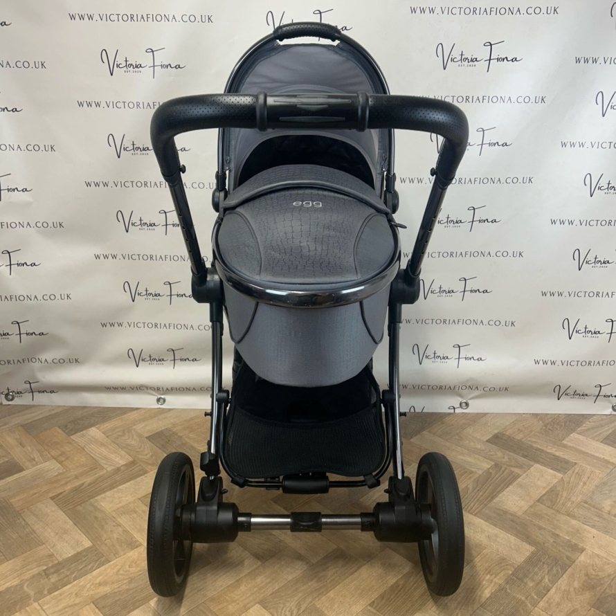 PRELOVED Egg2 Carrycot & Pushchair with Cybex 360 - Jurassic Grey 🩶 - Image 3