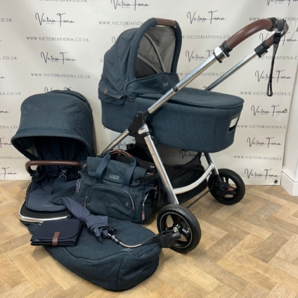 PRELOVED Mamas And Papas Flip xt3 Pushchair & Carry Cot Travel System - Navy Flannel