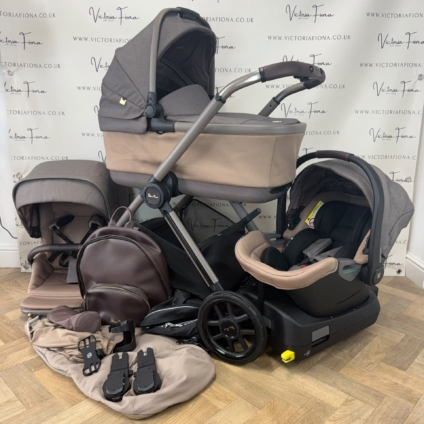 PRELOVED Silver Cross Reef Ultimate Travel System. Carrycot, Pushchair & Car Seat - Earth