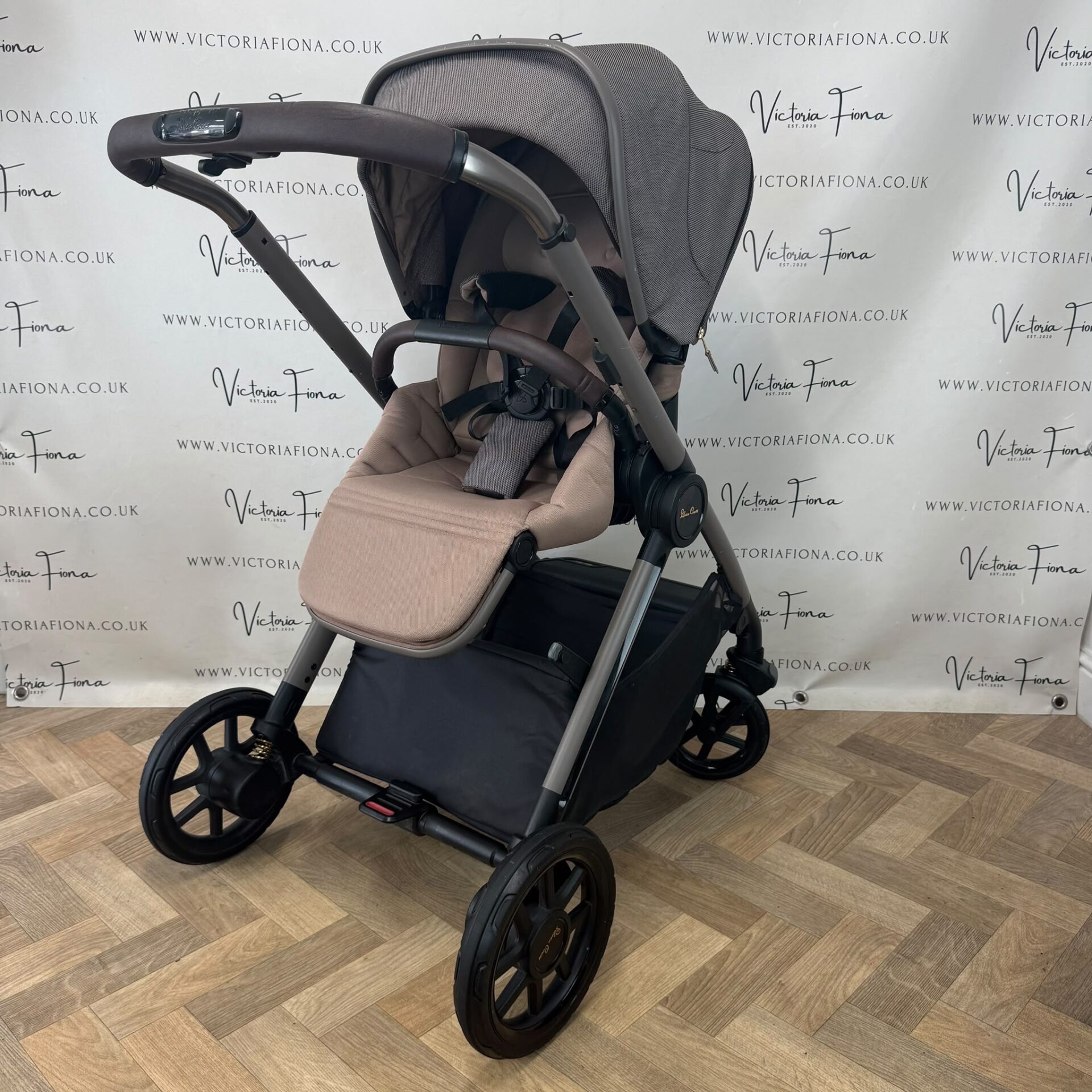PRELOVED Silver Cross Reef Ultimate Travel System. Carrycot, Pushchair & Car Seat - Earth - Image 4