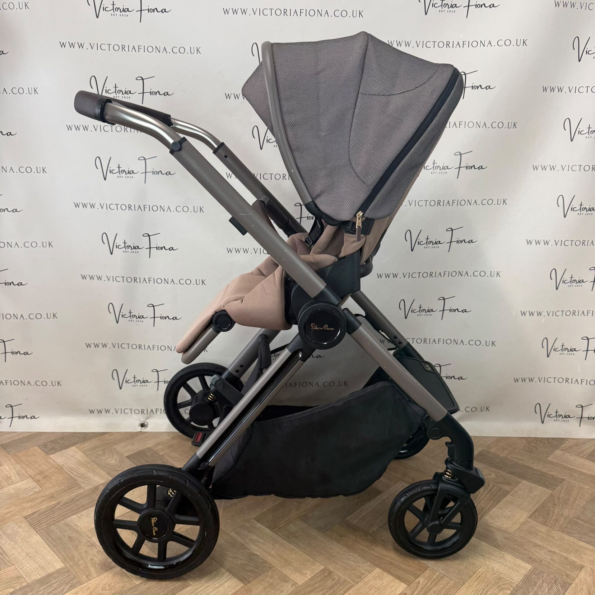 PRELOVED Silver Cross Reef Ultimate Travel System. Carrycot, Pushchair & Car Seat - Earth - Image 5