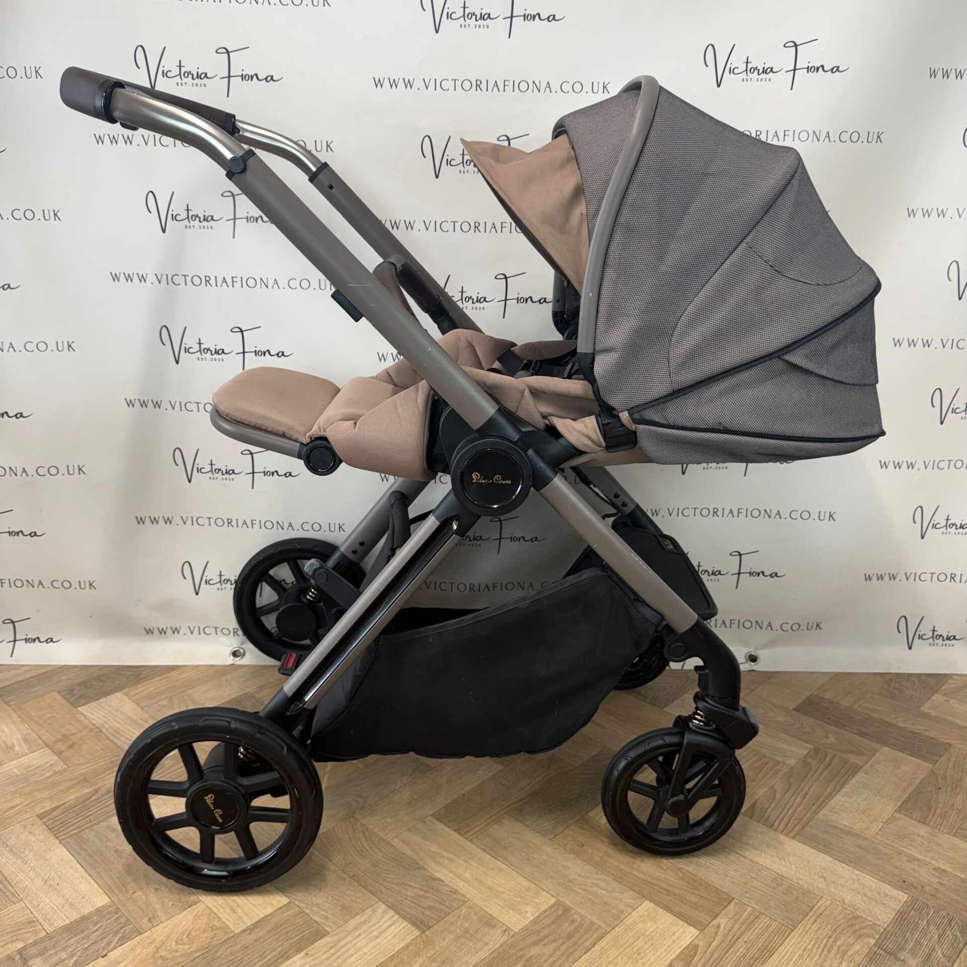 PRELOVED Silver Cross Reef Ultimate Travel System. Carrycot, Pushchair & Car Seat - Earth - Image 6
