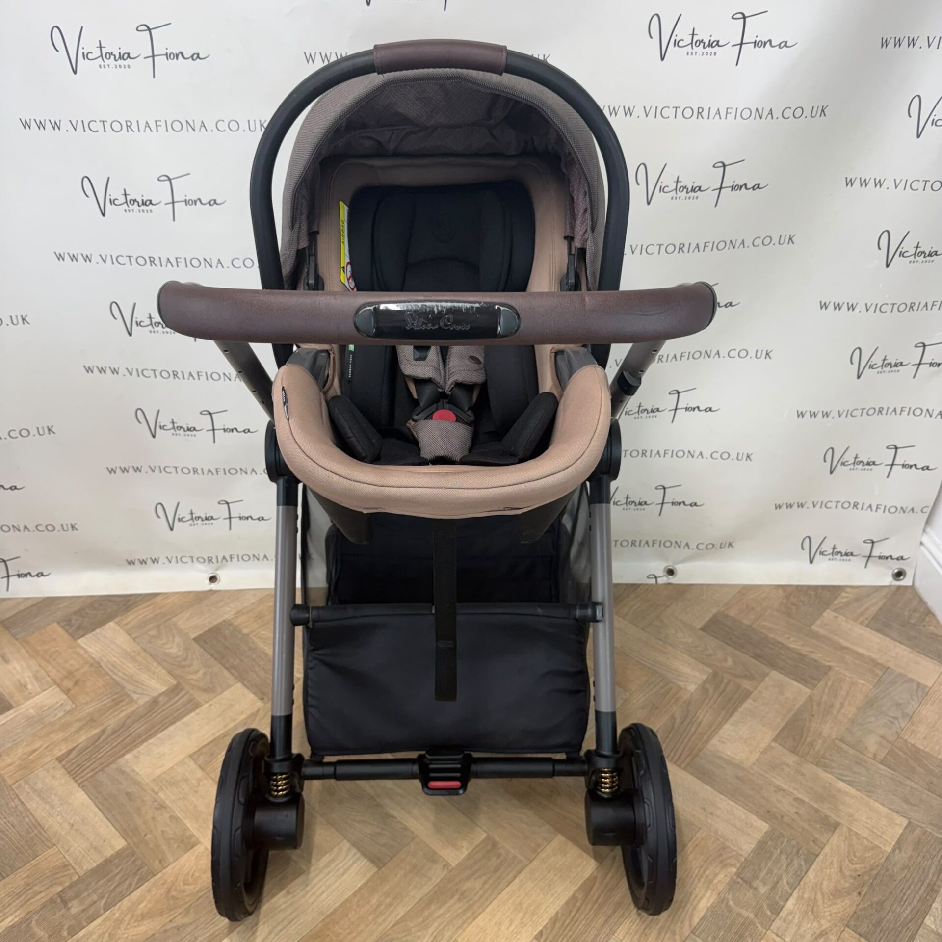 PRELOVED Silver Cross Reef Ultimate Travel System. Carrycot, Pushchair & Car Seat - Earth - Image 8