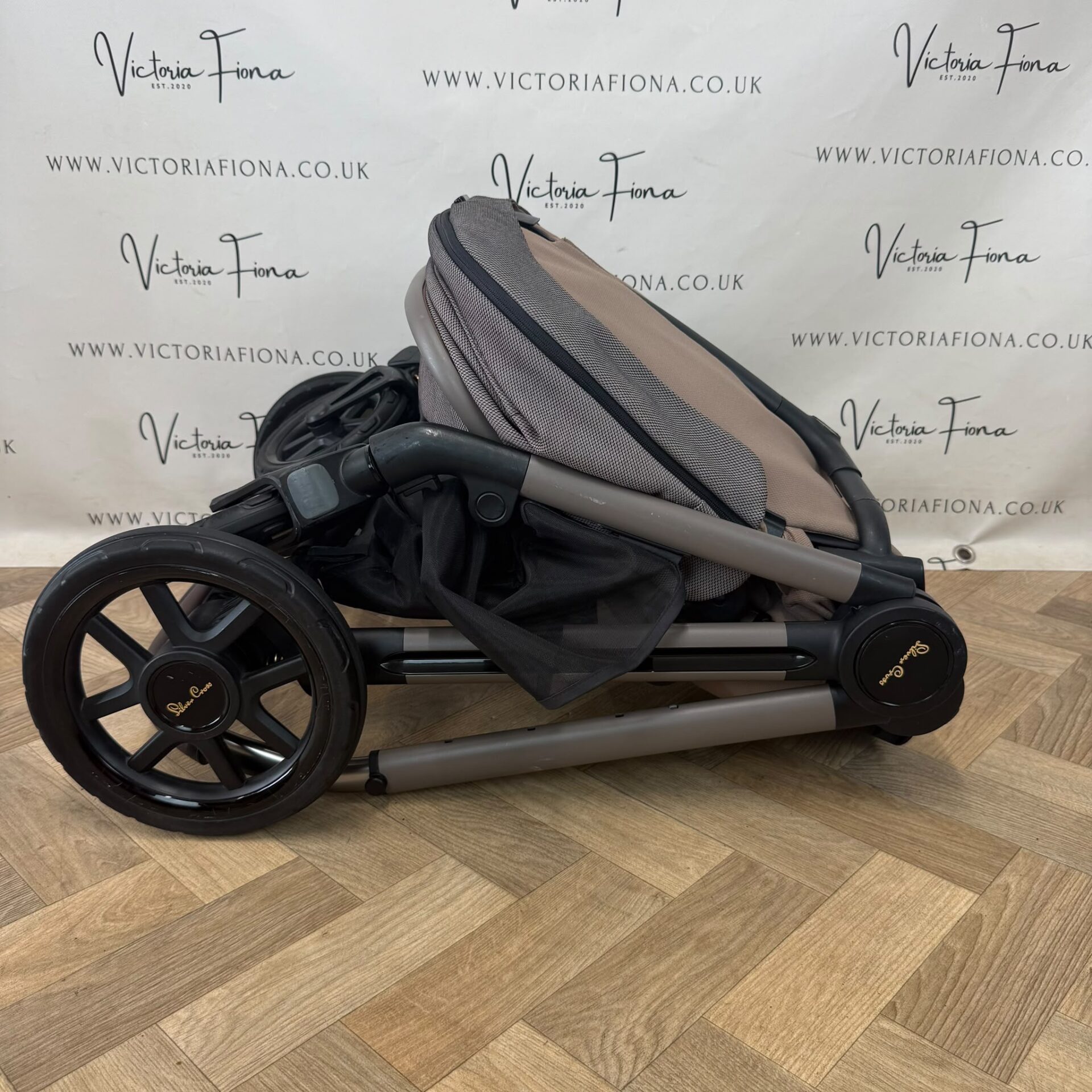 PRELOVED Silver Cross Reef Ultimate Travel System. Carrycot, Pushchair & Car Seat - Earth - Image 10