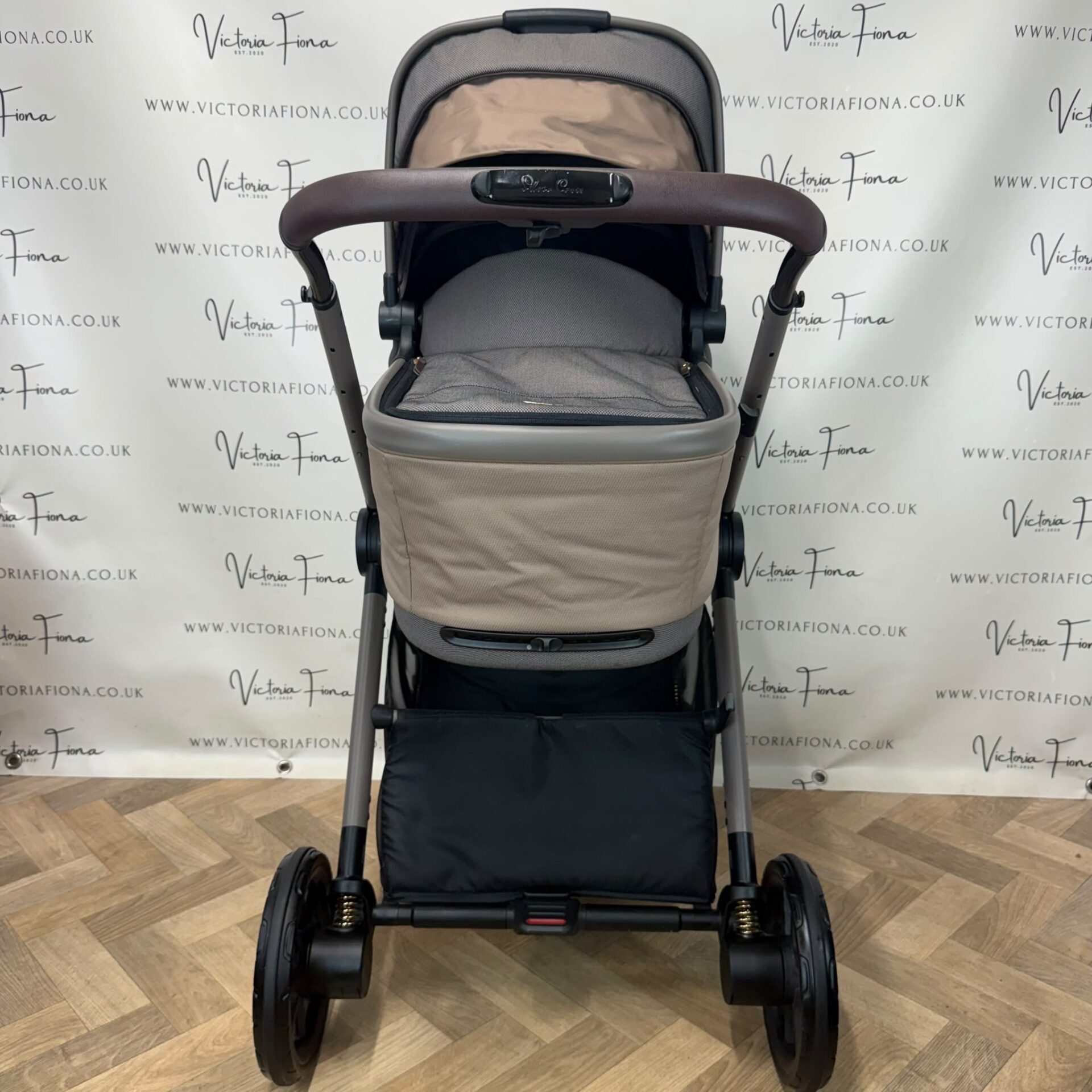 PRELOVED Silver Cross Reef Ultimate Travel System. Carrycot, Pushchair & Car Seat - Earth π - Image 3