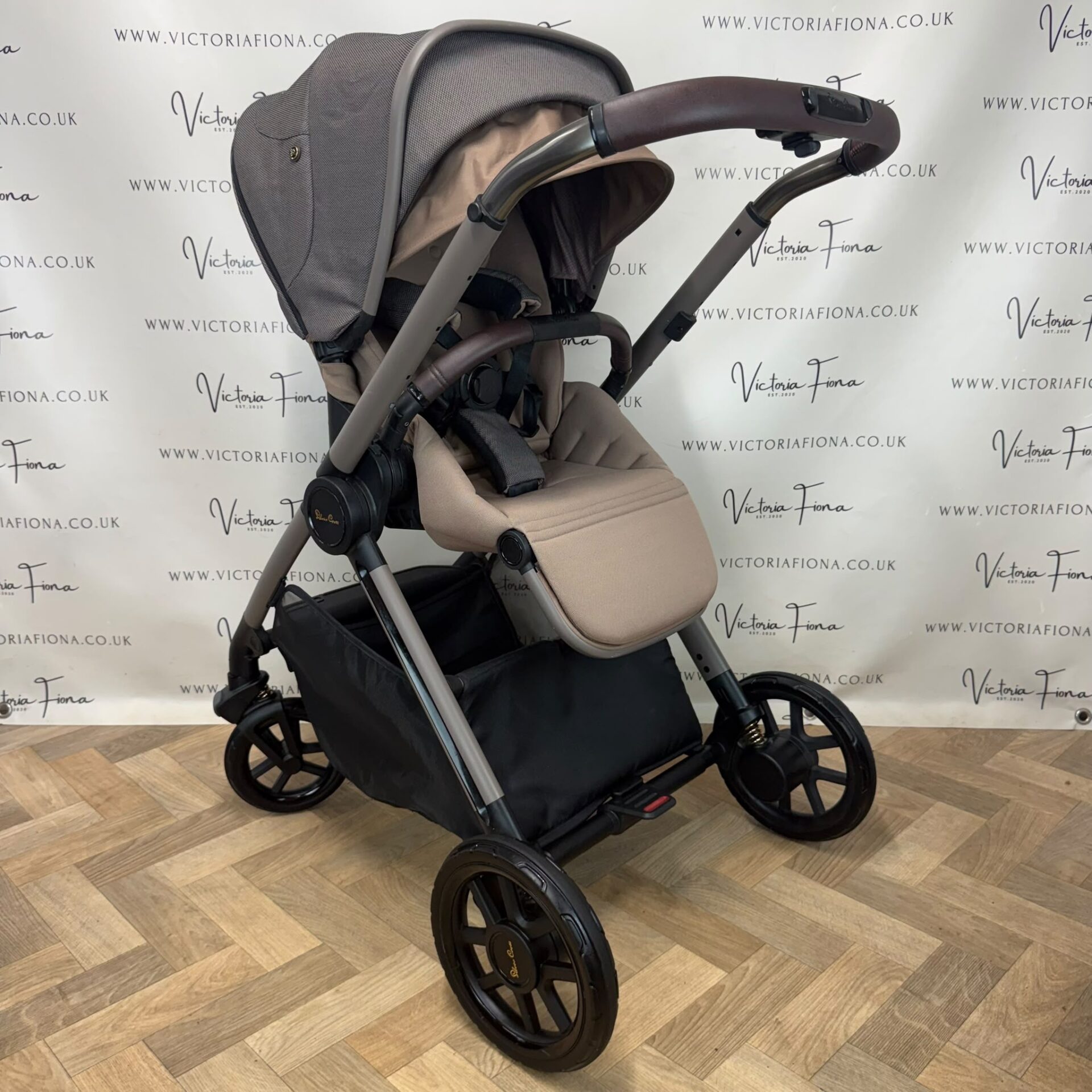 PRELOVED Silver Cross Reef Ultimate Travel System. Carrycot, Pushchair & Car Seat - Earth π - Image 5