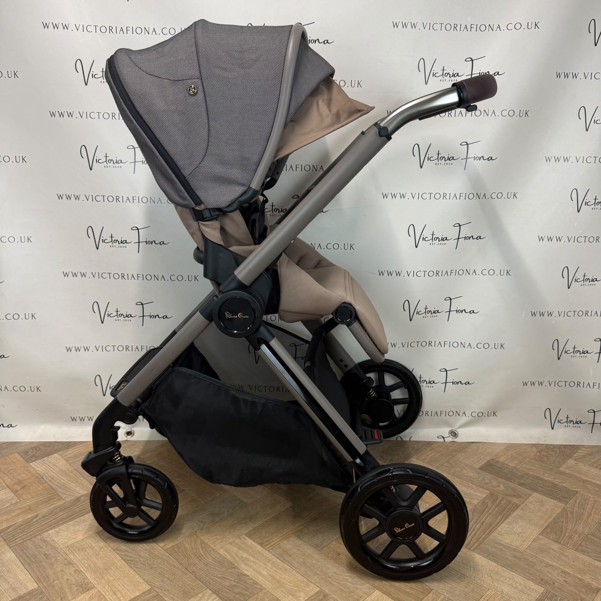 PRELOVED Silver Cross Reef Ultimate Travel System. Carrycot, Pushchair & Car Seat - Earth π - Image 7