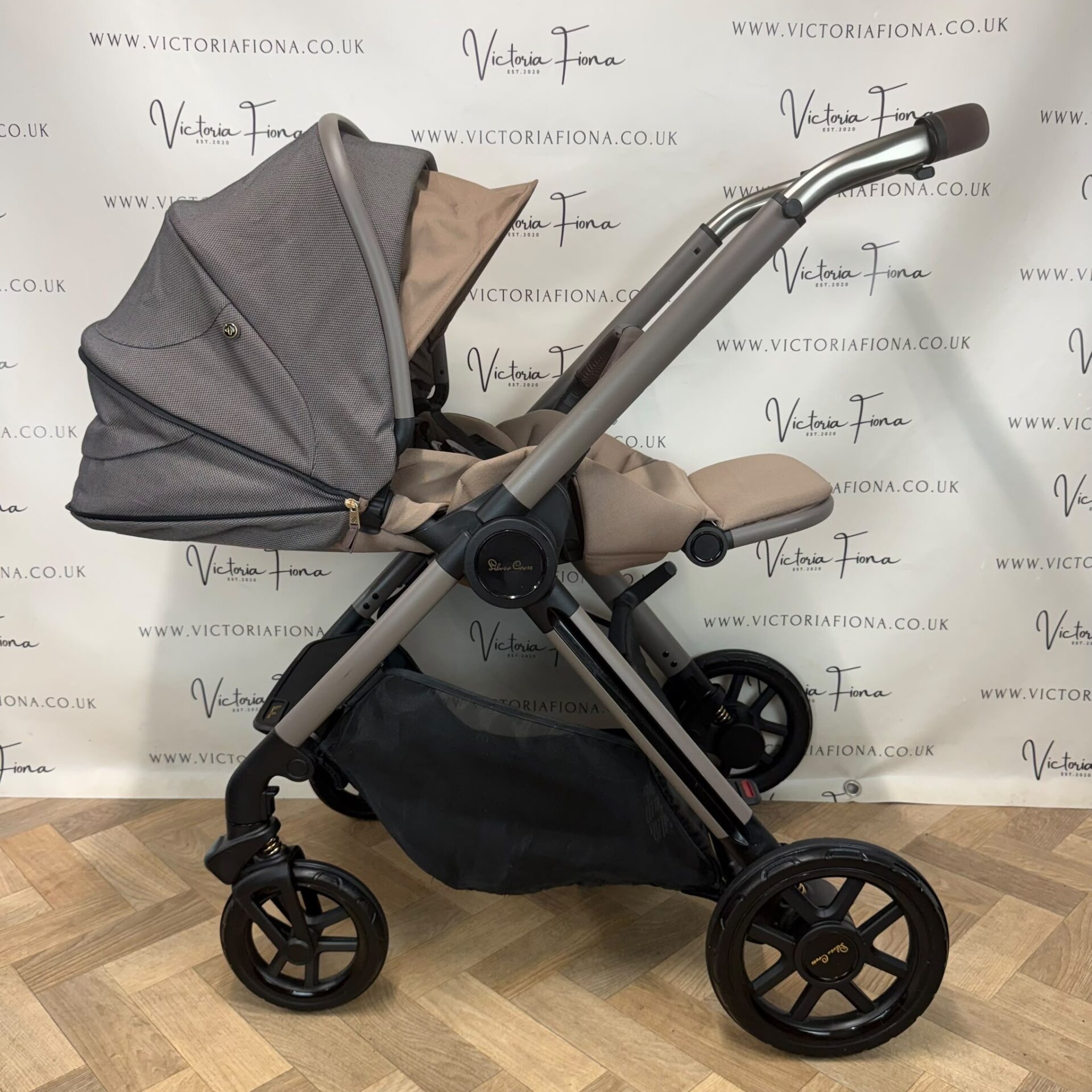 PRELOVED Silver Cross Reef Ultimate Travel System. Carrycot, Pushchair & Car Seat - Earth π - Image 6