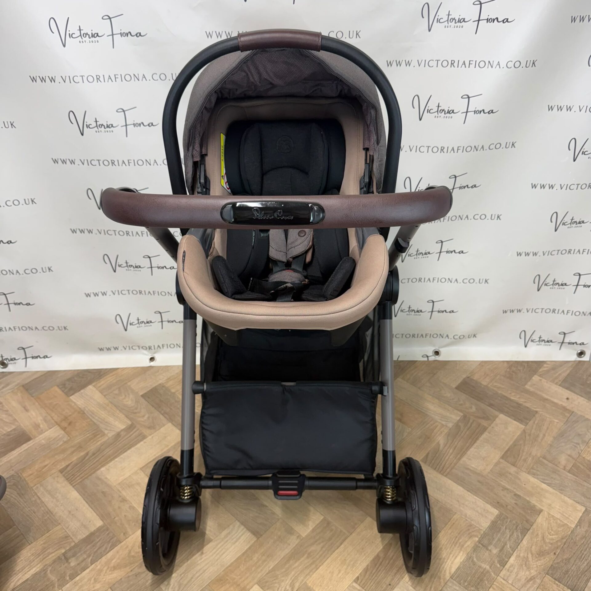 PRELOVED Silver Cross Reef Ultimate Travel System. Carrycot, Pushchair & Car Seat - Earth π - Image 10