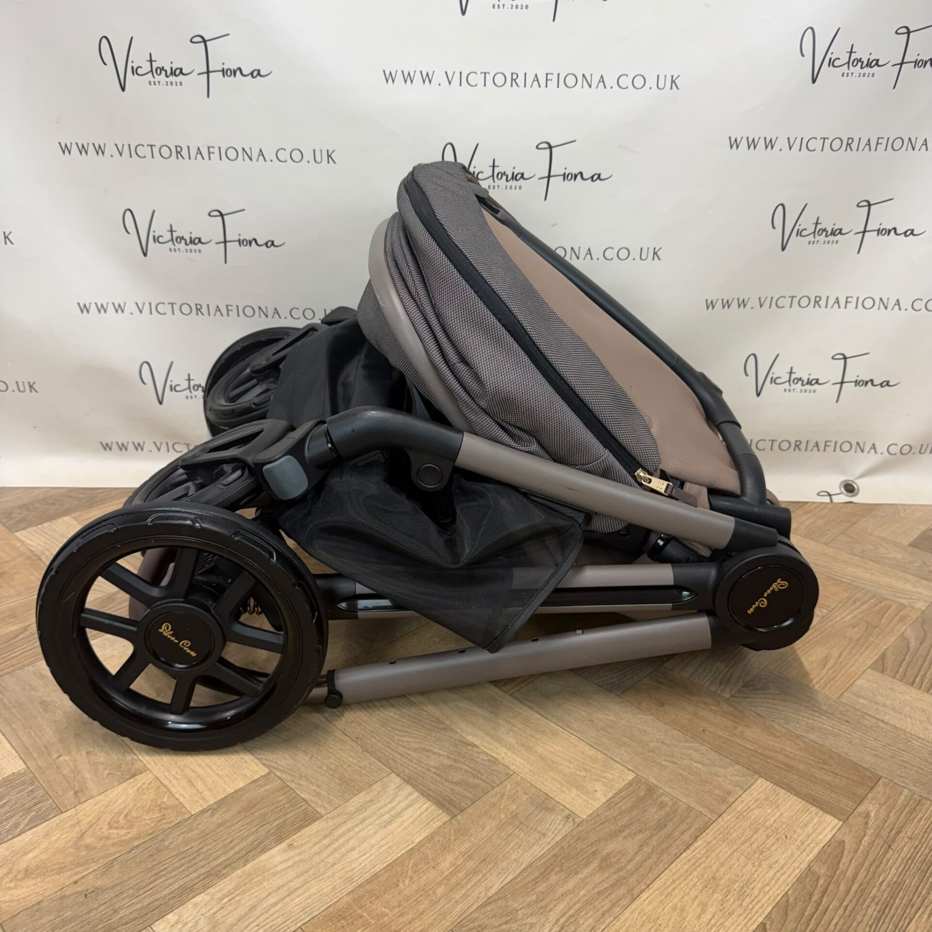 PRELOVED Silver Cross Reef Ultimate Travel System. Carrycot, Pushchair & Car Seat - Earth π - Image 11