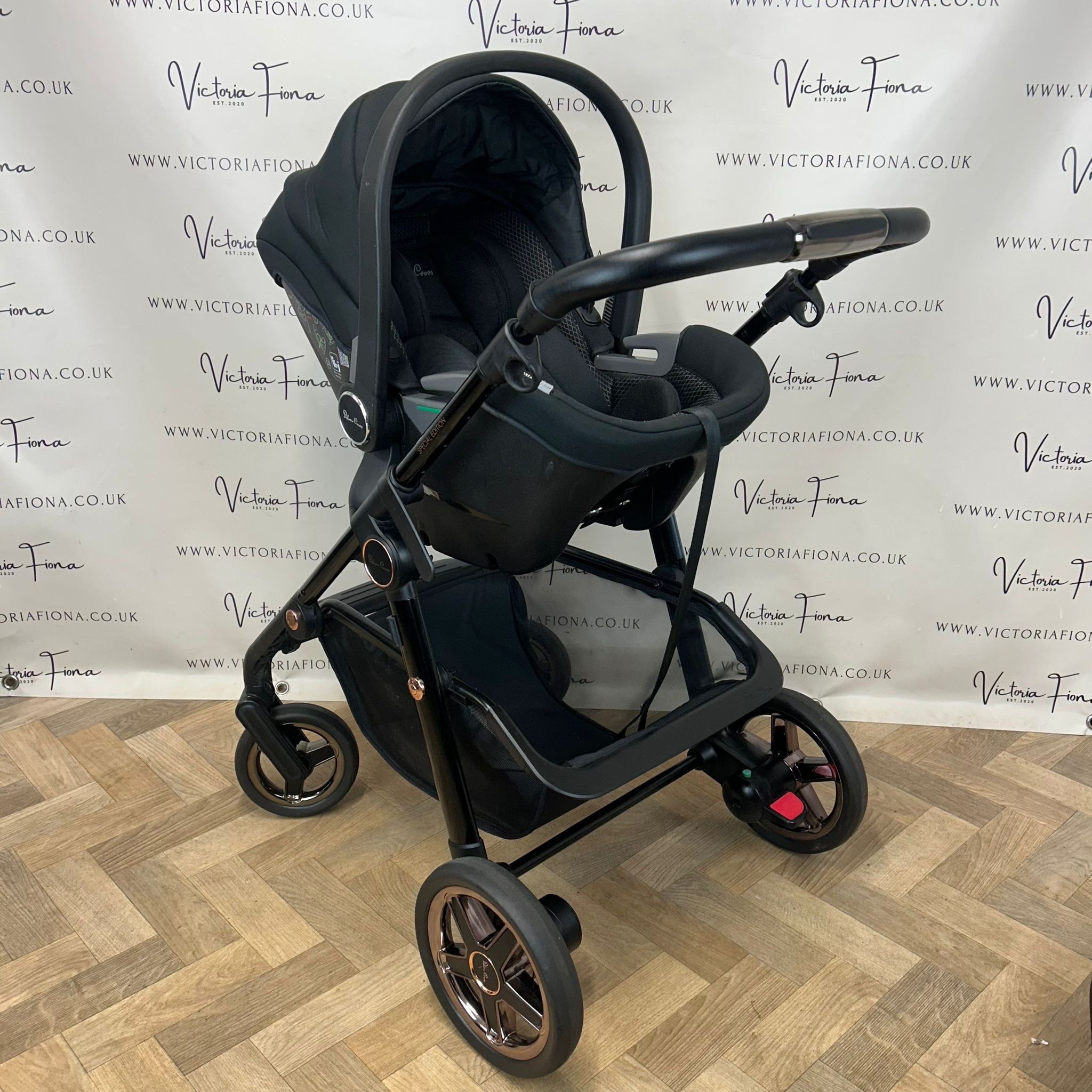 PRELOVED Silver Cross Pioneer Pushchair & Carrycot - Special Edition - Eclipse Black 🖤 - Image 8
