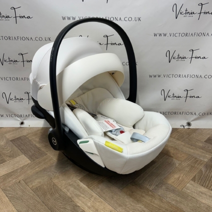 NEW Cybex Cloud G I-size Car Seat - Seashell White