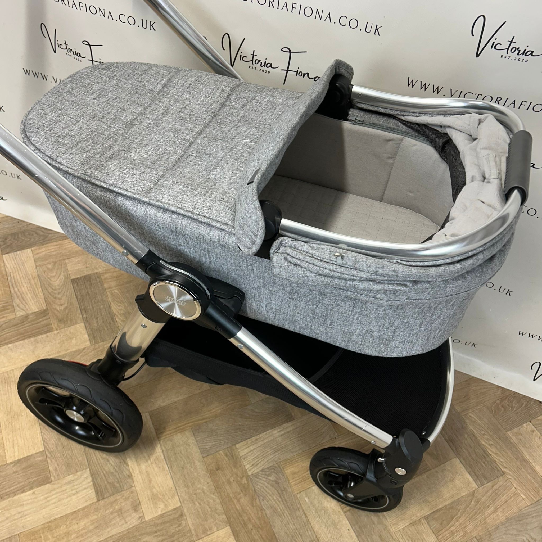 PRELOVED Mamas & Papas Ocarro Carrycot & Pushchair - Skyline Grey - Image 3