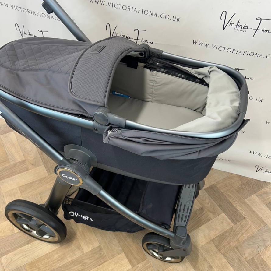 PRELOVED Babystyle Oyster 3 Pushchair & Carrycot  Travel System - 0-22kg - Graphite - Image 3