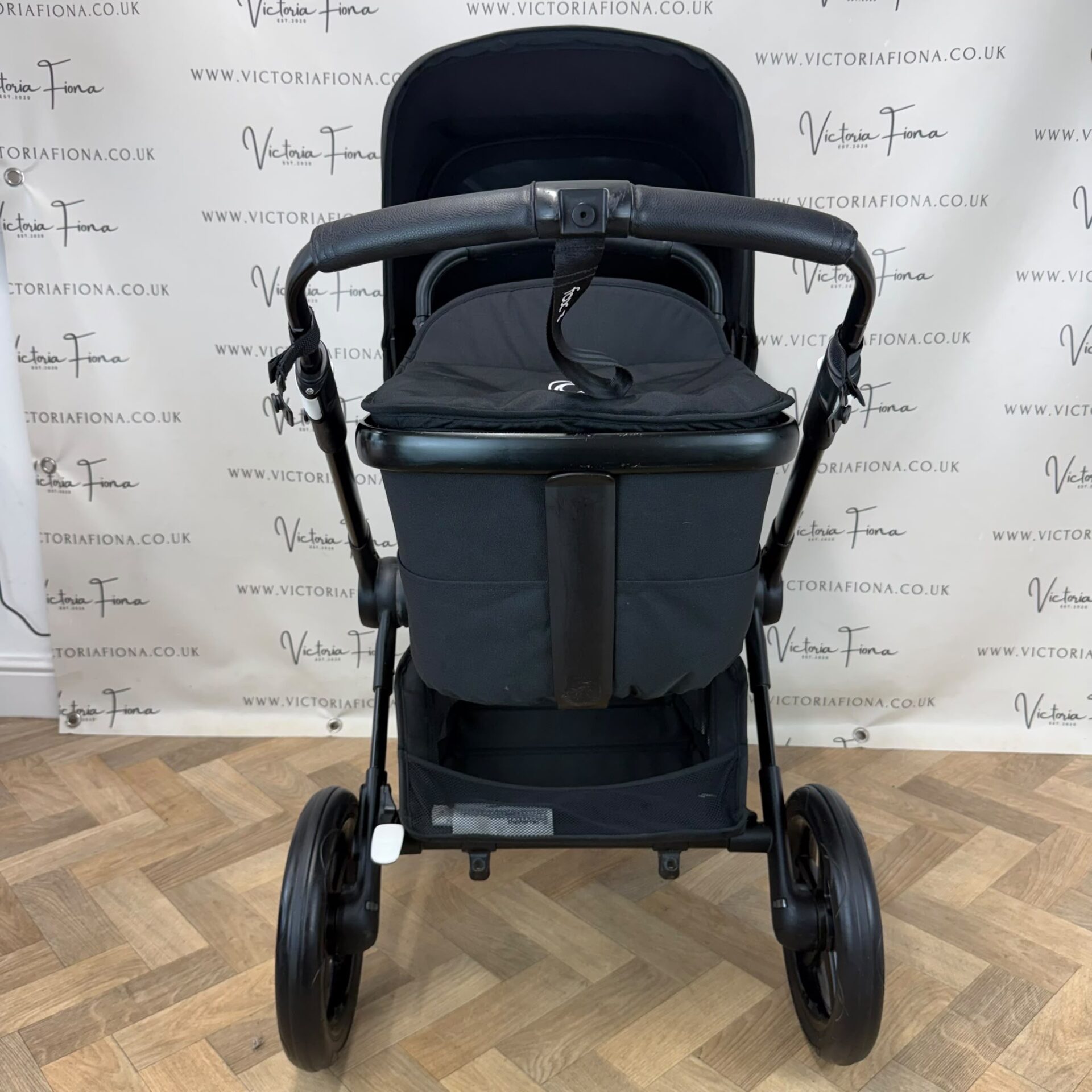 PRELOVED Bugaboo Fox 3 Pushchair & Carrycot with Accessories – All Black - Image 3