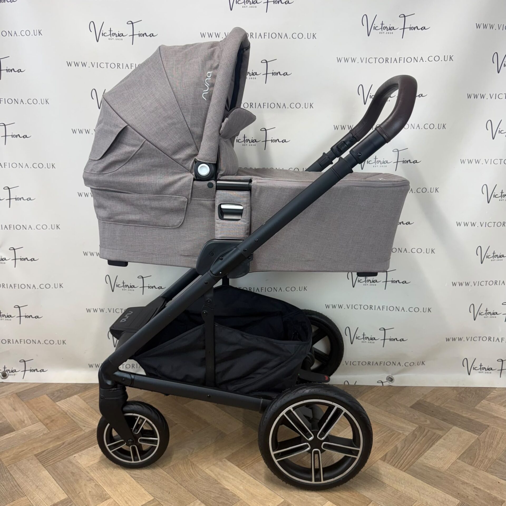 PRELOVED Nuna Mixx Next Pushchair, Carrycot & 360 Car Seat / Isofix RRP£1225 - Cedar - Image 2