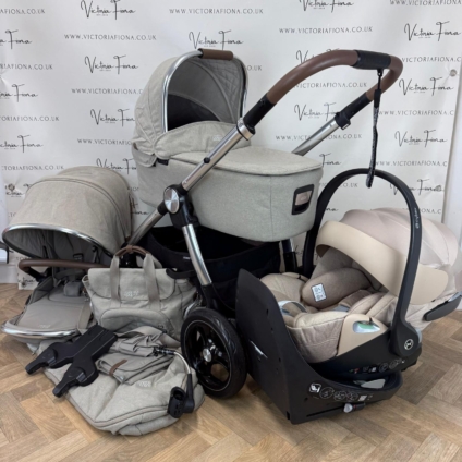 PRELOVED Mamas And Papas Ocarro Pushchair & Carrycot with Cybex Cloud T and 360 Spin Isofix - Cashmere