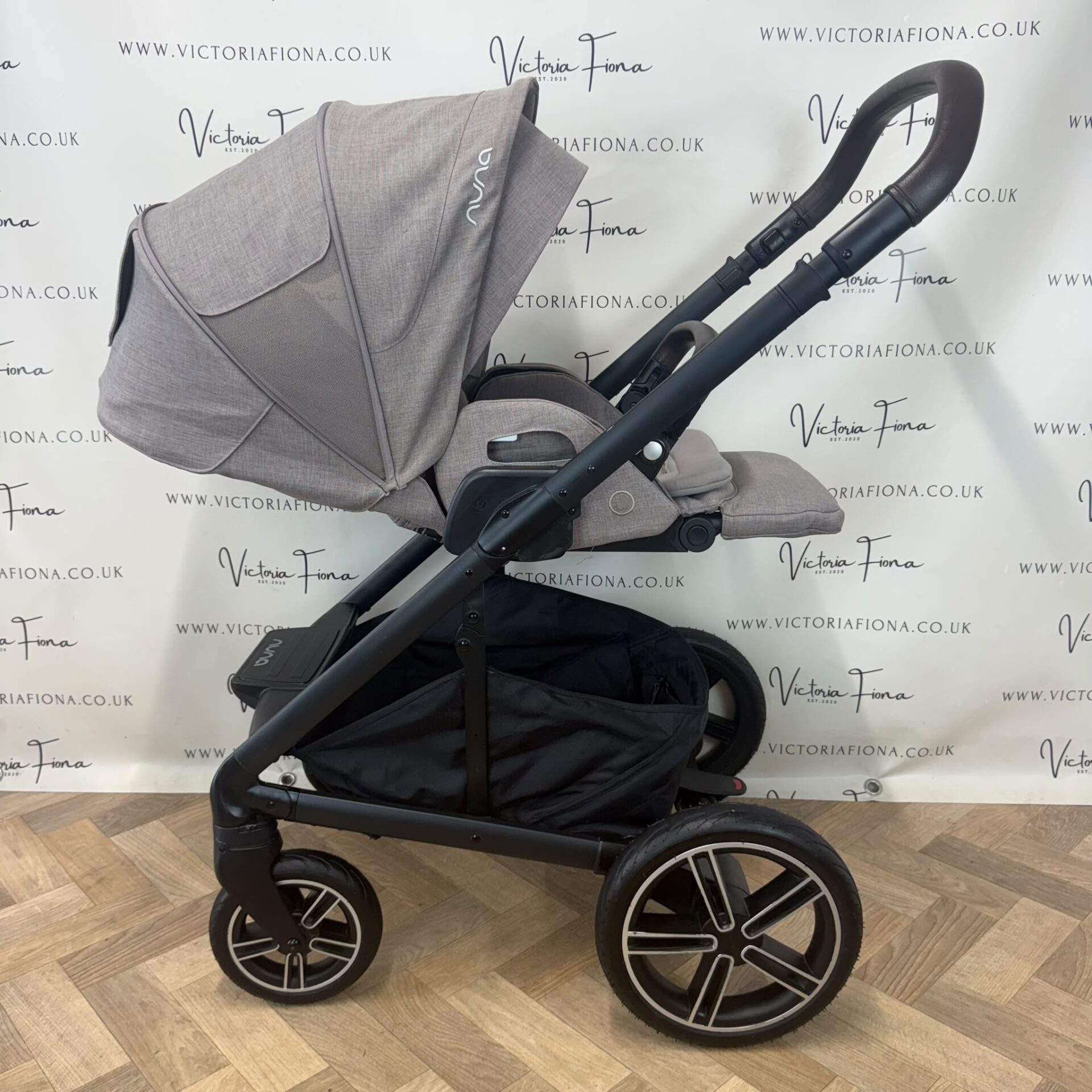 PRELOVED Nuna Mixx Next Pushchair, Carrycot & 360 Car Seat / Isofix RRP£1225 - Cedar - Image 6