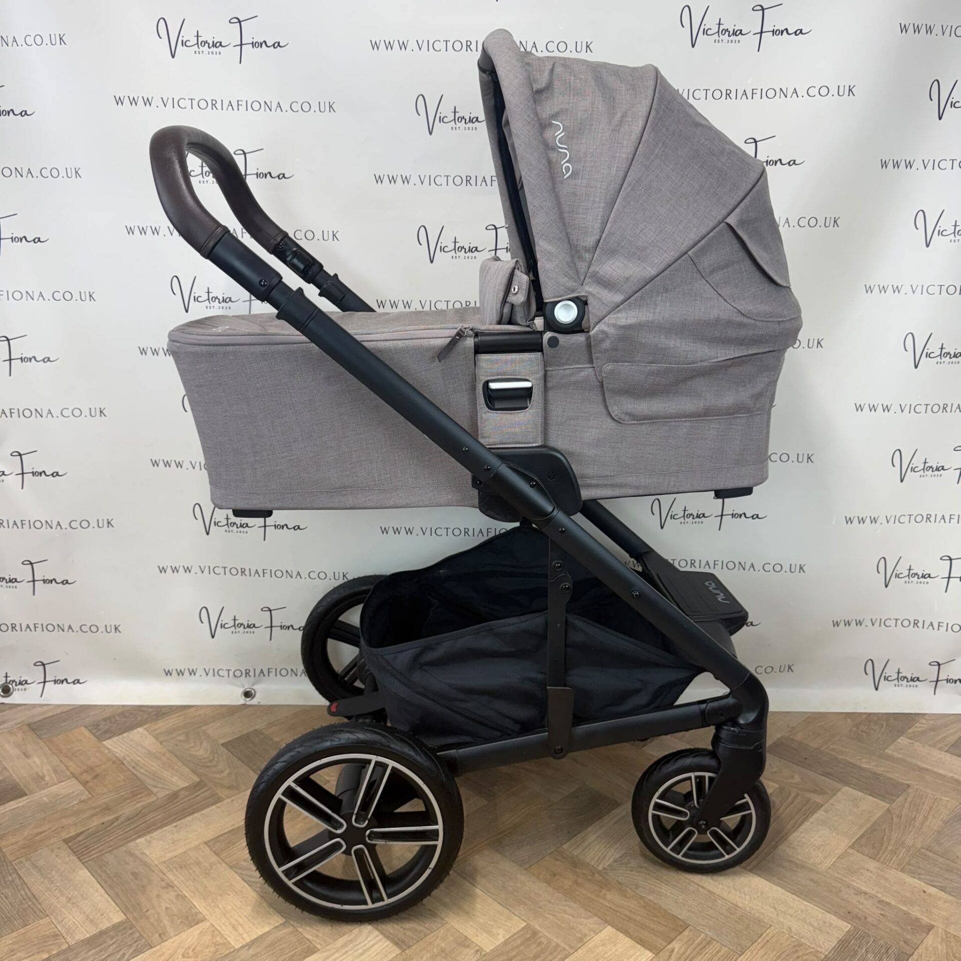 PRELOVED Nuna Mixx Next Pushchair, Carrycot & 360 Car Seat / Isofix RRP£1225 - Cedar - Image 3