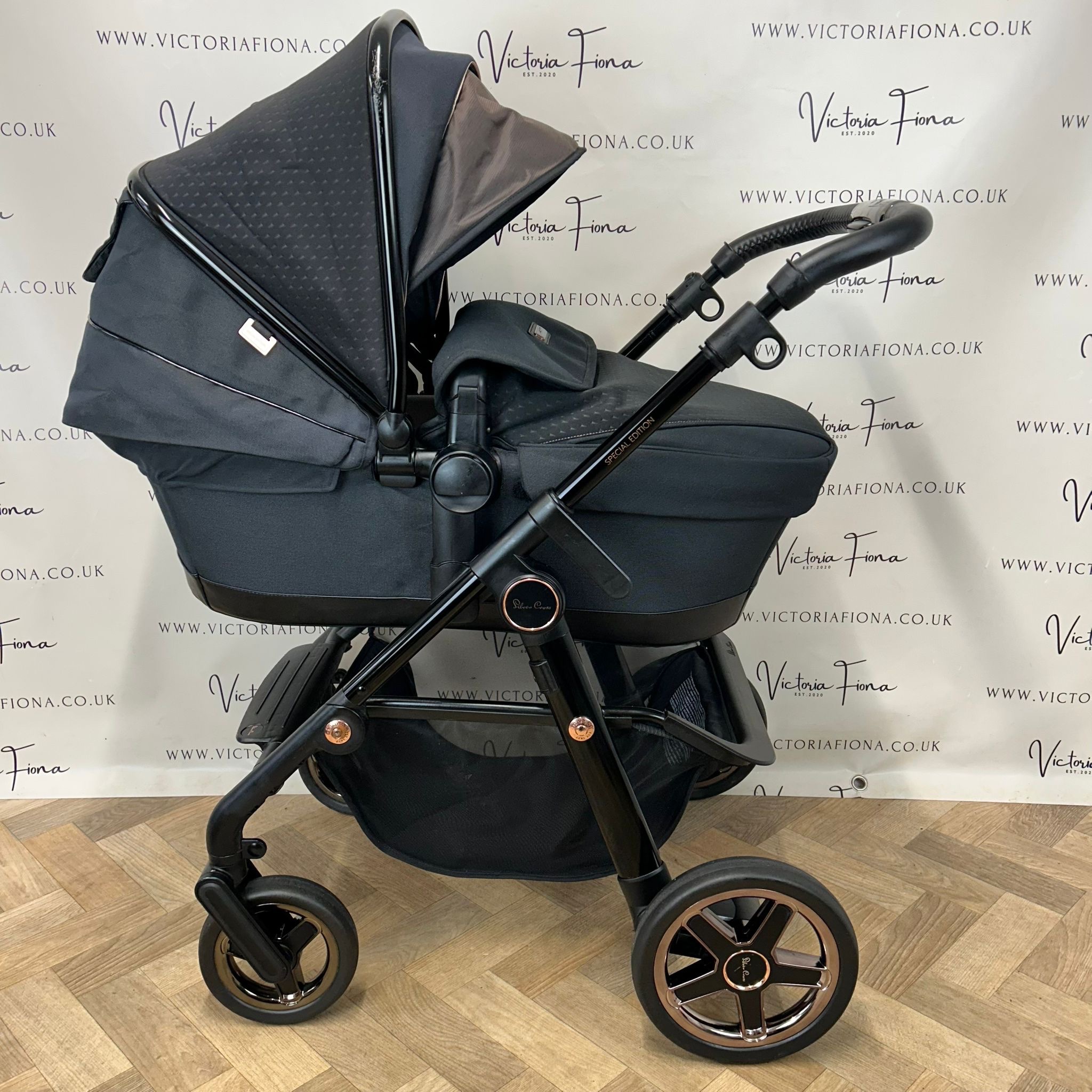 PRELOVED Silver Cross Pioneer Pushchair & Carrycot - Special Edition - Eclipse Black 🖤 - Image 2