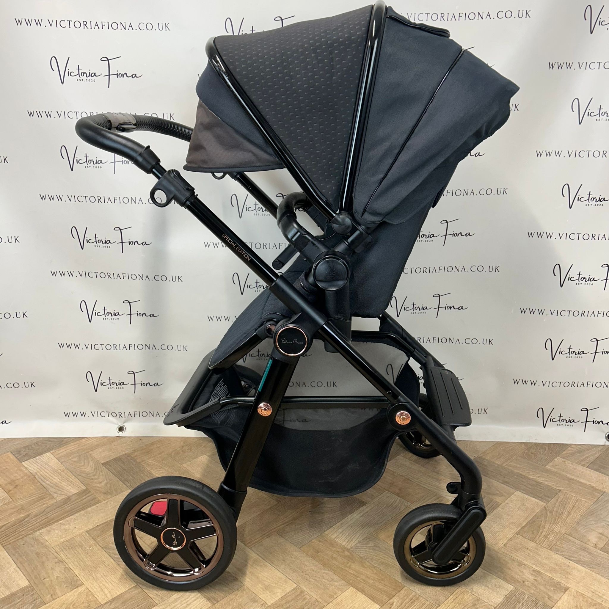 PRELOVED Silver Cross Pioneer Pushchair & Carrycot - Special Edition - Eclipse Black 🖤 - Image 5