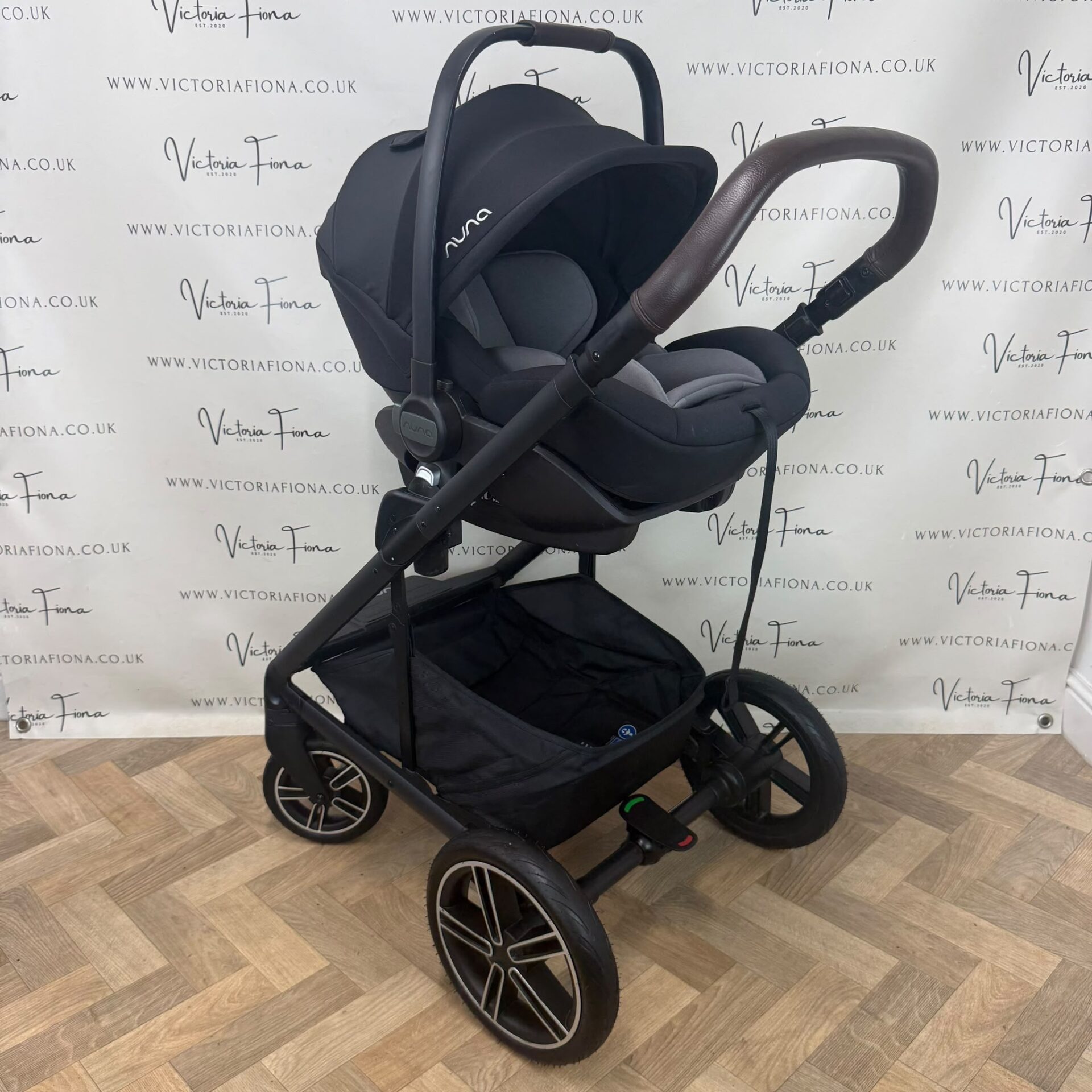 PRELOVED Nuna Mixx Next Pushchair, Carrycot & 360 Car Seat / Isofix RRP£1225 - Cedar - Image 8