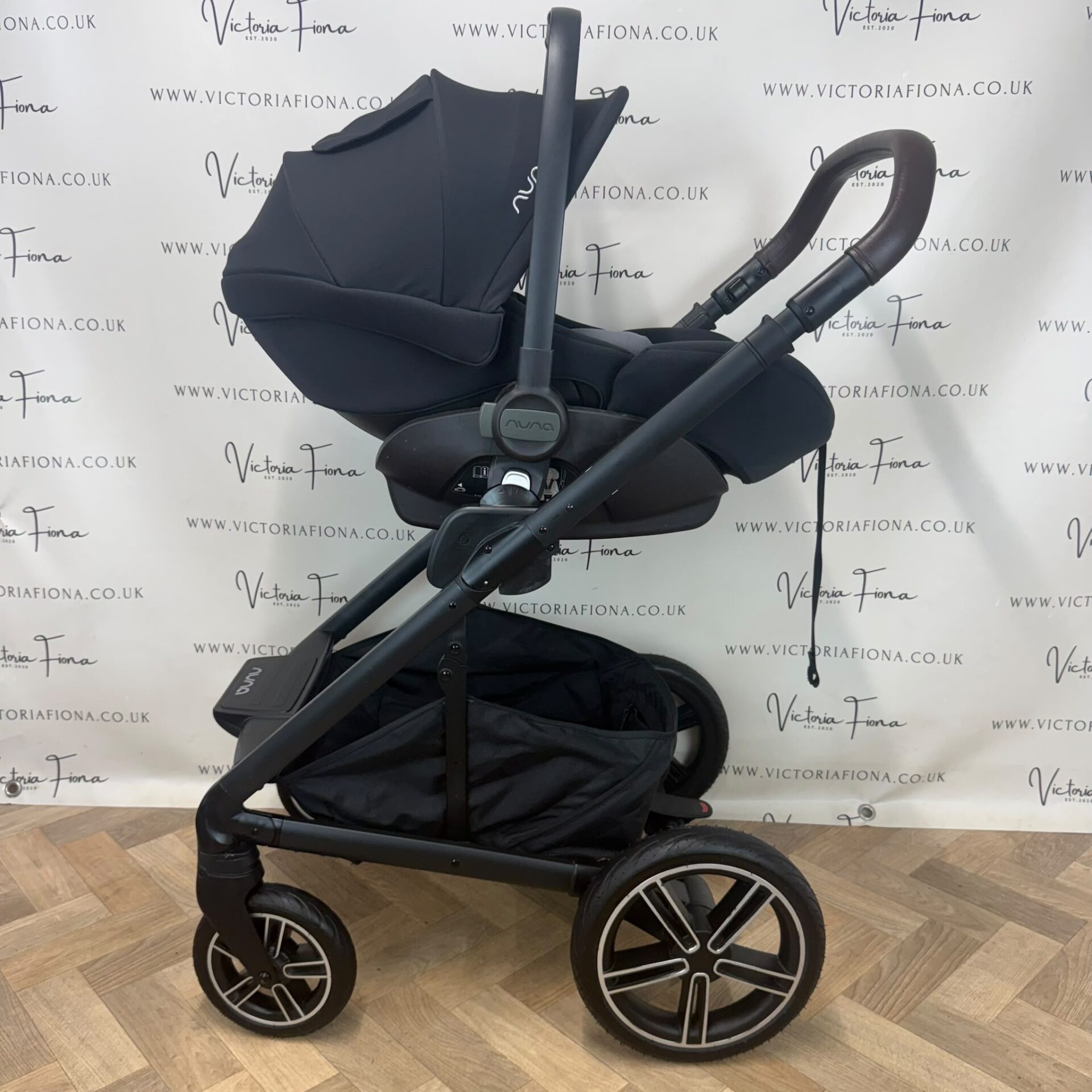 PRELOVED Nuna Mixx Next Pushchair, Carrycot & 360 Car Seat / Isofix RRP£1225 - Cedar - Image 9