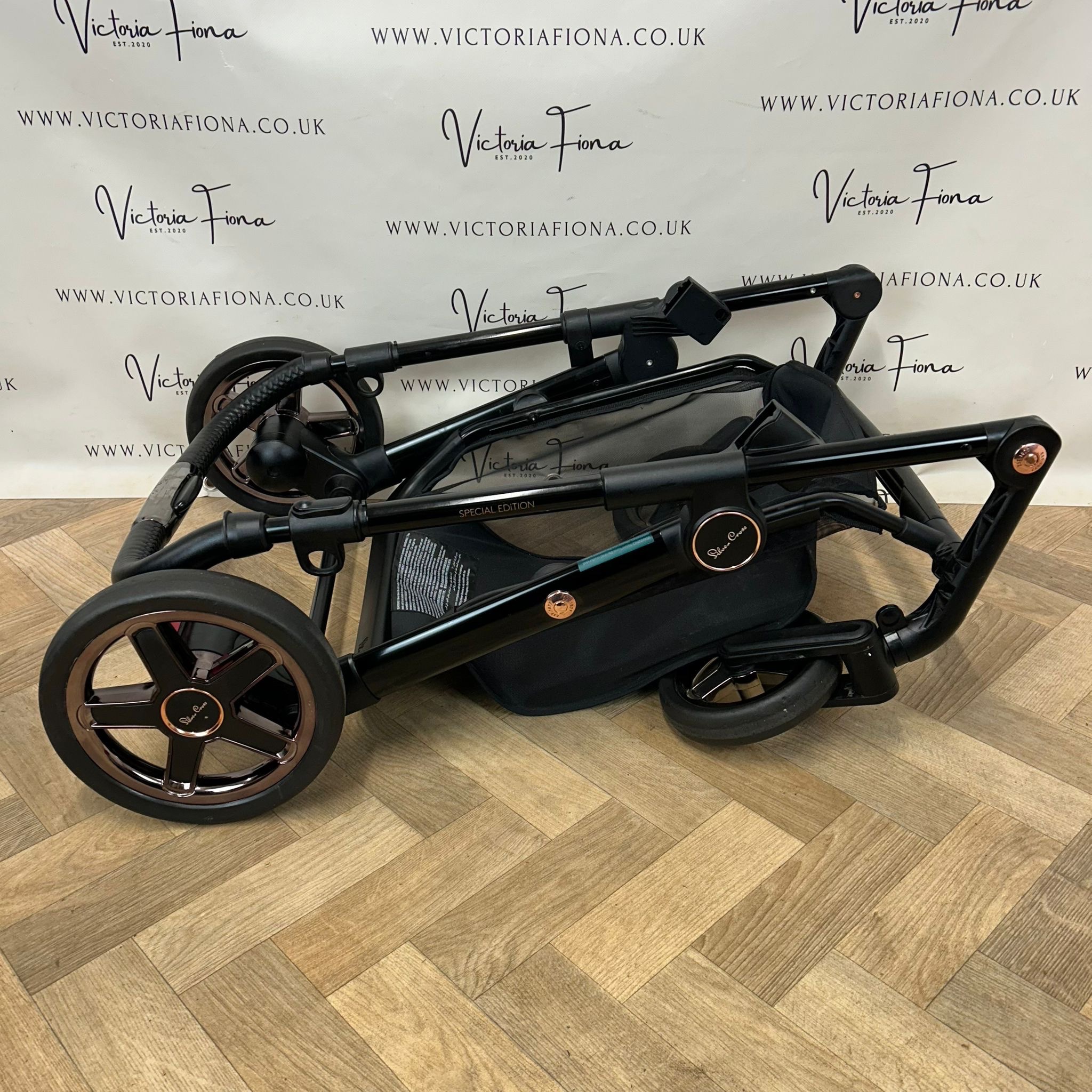 PRELOVED Silver Cross Pioneer Pushchair & Carrycot - Special Edition - Eclipse Black 🖤 - Image 9