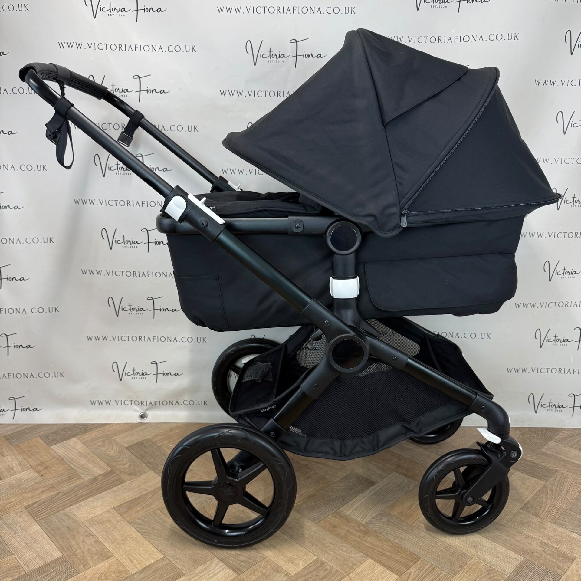 PRELOVED Bugaboo Fox 3 Pushchair & Carrycot with Accessories – All Black - Image 5
