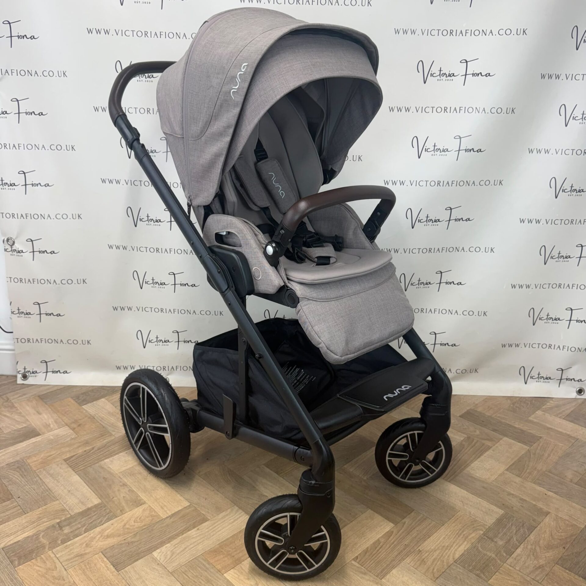 PRELOVED Nuna Mixx Next Pushchair, Carrycot & 360 Car Seat / Isofix RRP£1225 - Cedar - Image 7