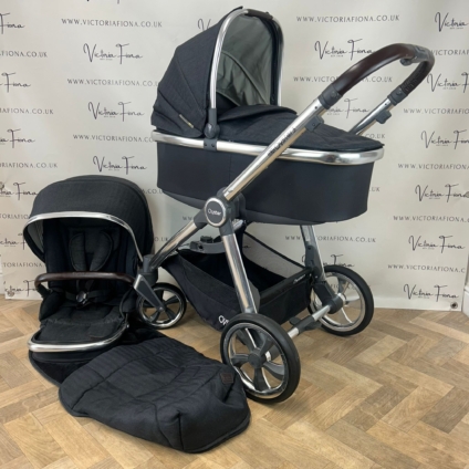 PRELOVED Babystyle Oyster 3 Carrycot & Pushchair - 0-22kg - Caviar Black on Chrome