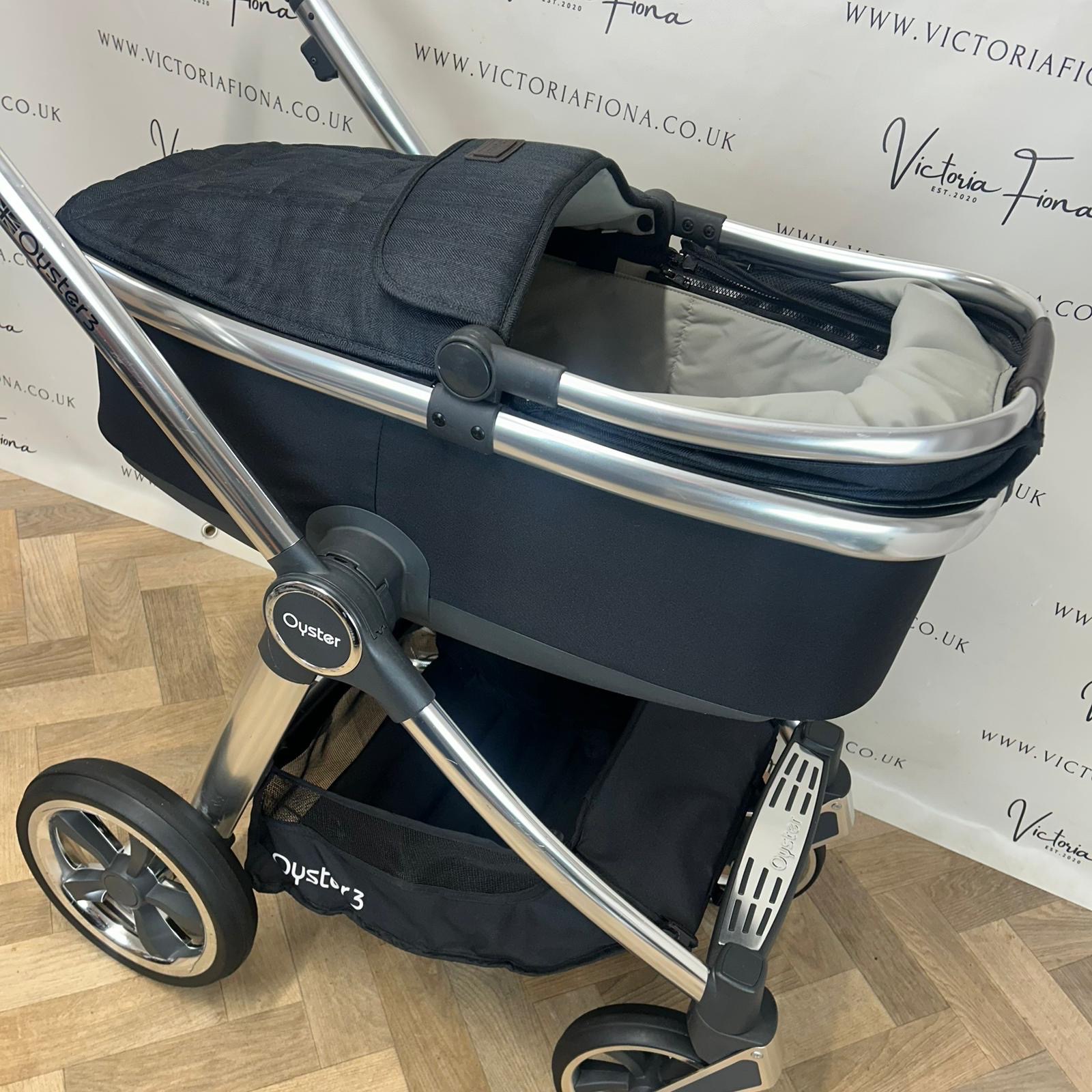 PRELOVED Babystyle Oyster 3 Carrycot & Pushchair - 0-22kg - Caviar Black on Chrome - Image 3