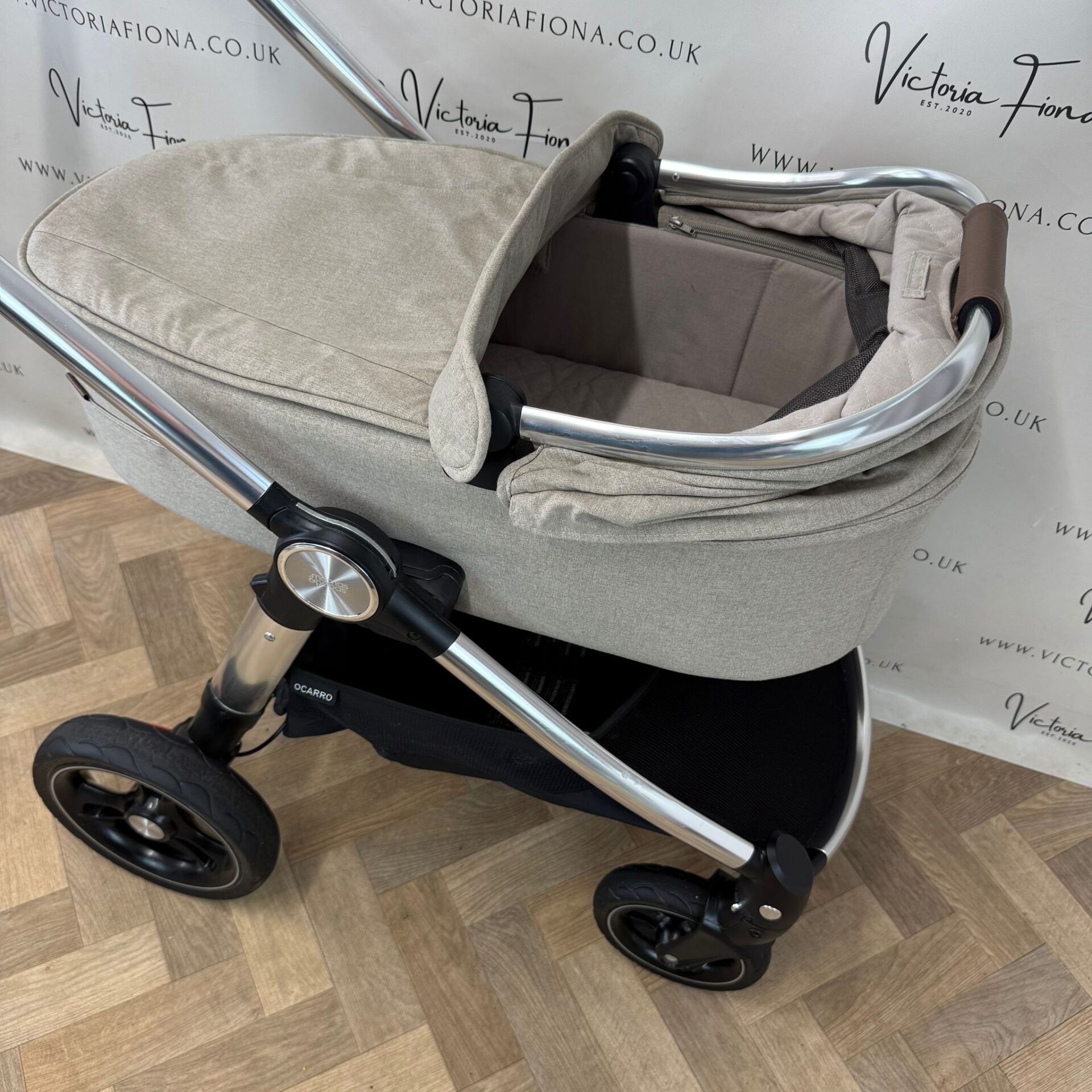 PRELOVED Mamas And Papas Ocarro Pushchair & Carrycot - Cashmere - Image 4