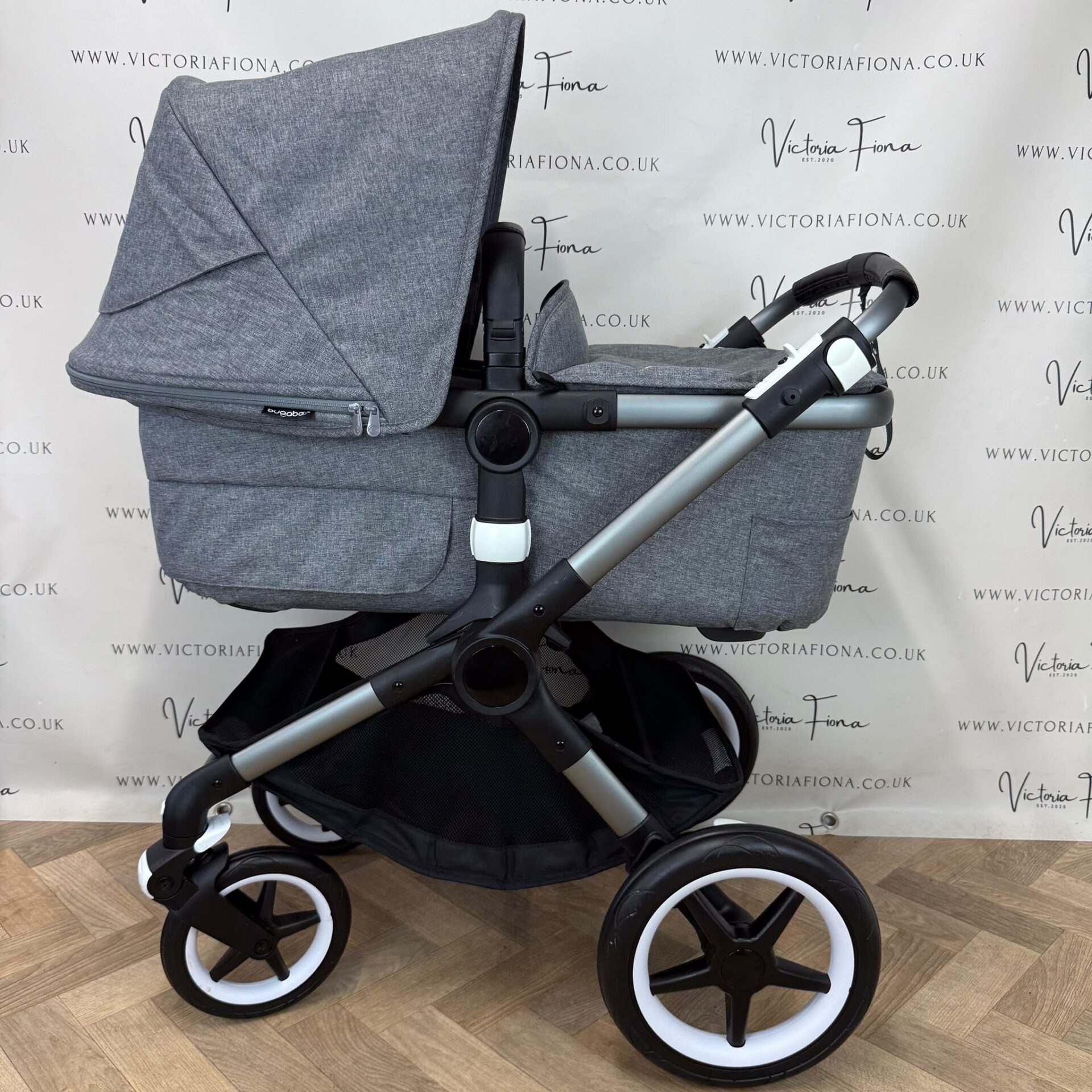 PRELOVED Bugaboo Fox 3 Pushchair & Carrycot – Grey Melange With Graphite Chassis - Image 2