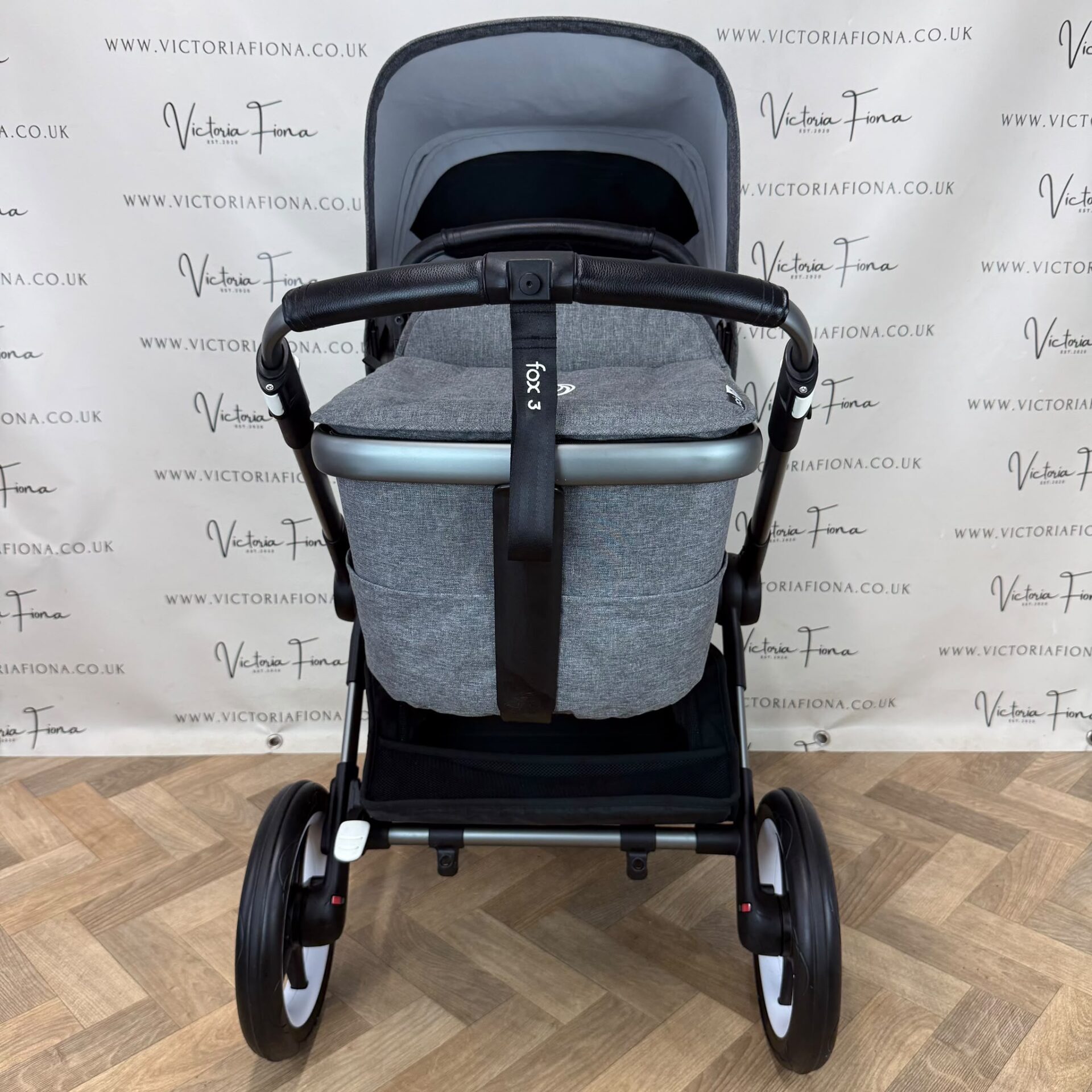 PRELOVED Bugaboo Fox 3 Pushchair & Carrycot – Grey Melange With Graphite Chassis - Image 3