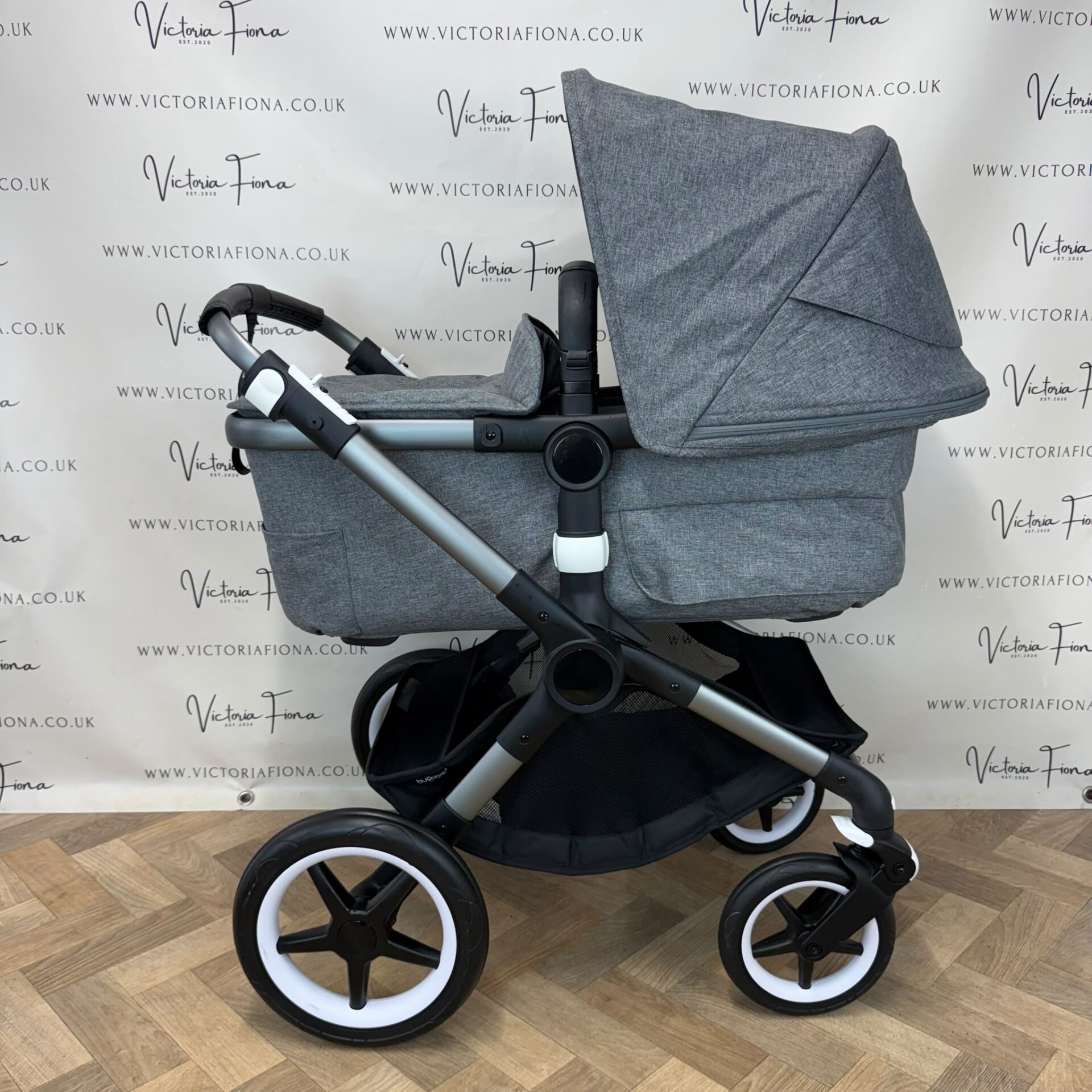 PRELOVED Bugaboo Fox 3 Pushchair & Carrycot – Grey Melange With Graphite Chassis - Image 4