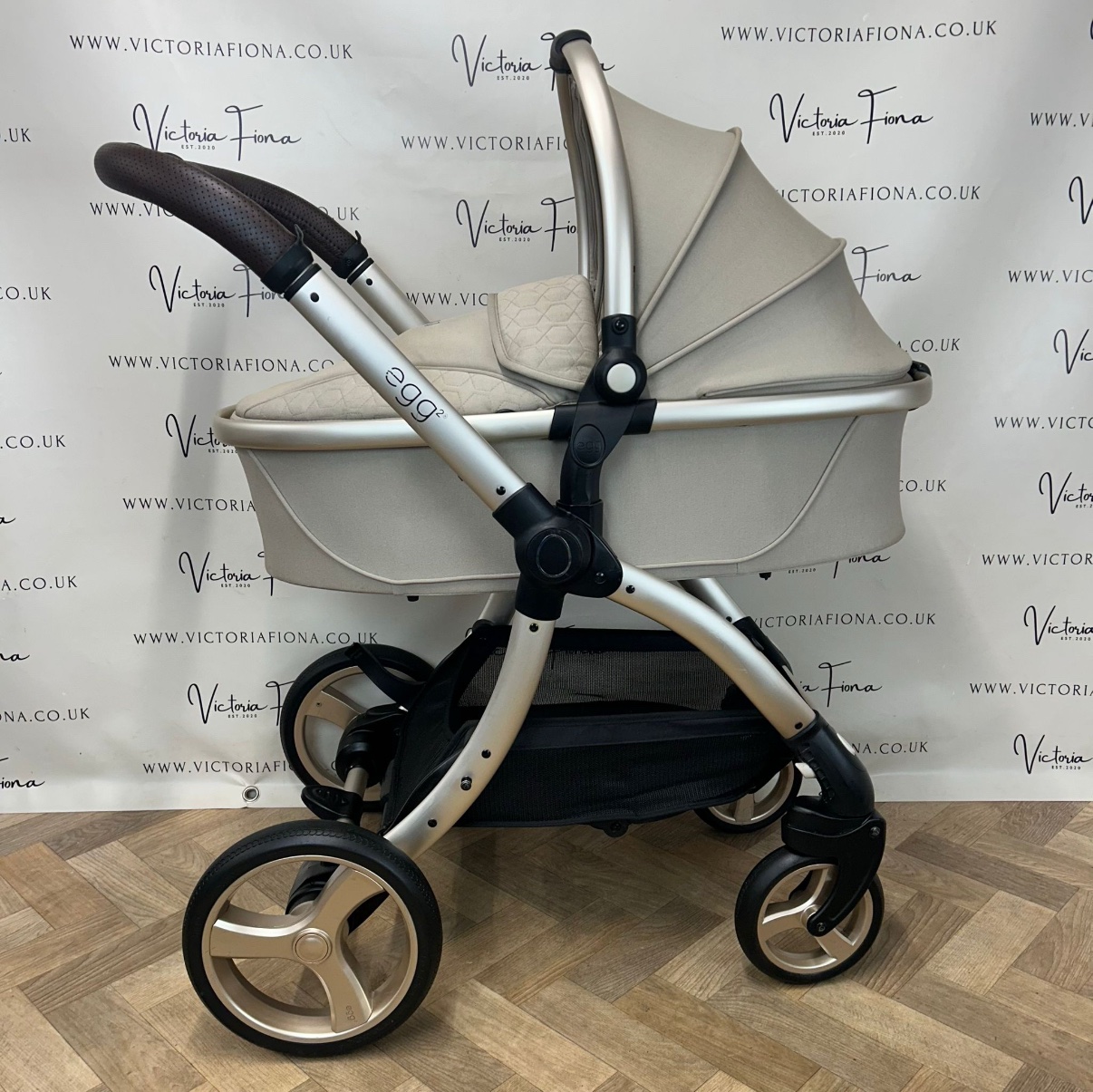 PRELOVED Egg2 Carrycot, Pushchair and 360 Spin Car Seat & Isofix - Feather 🪶 - Image 2